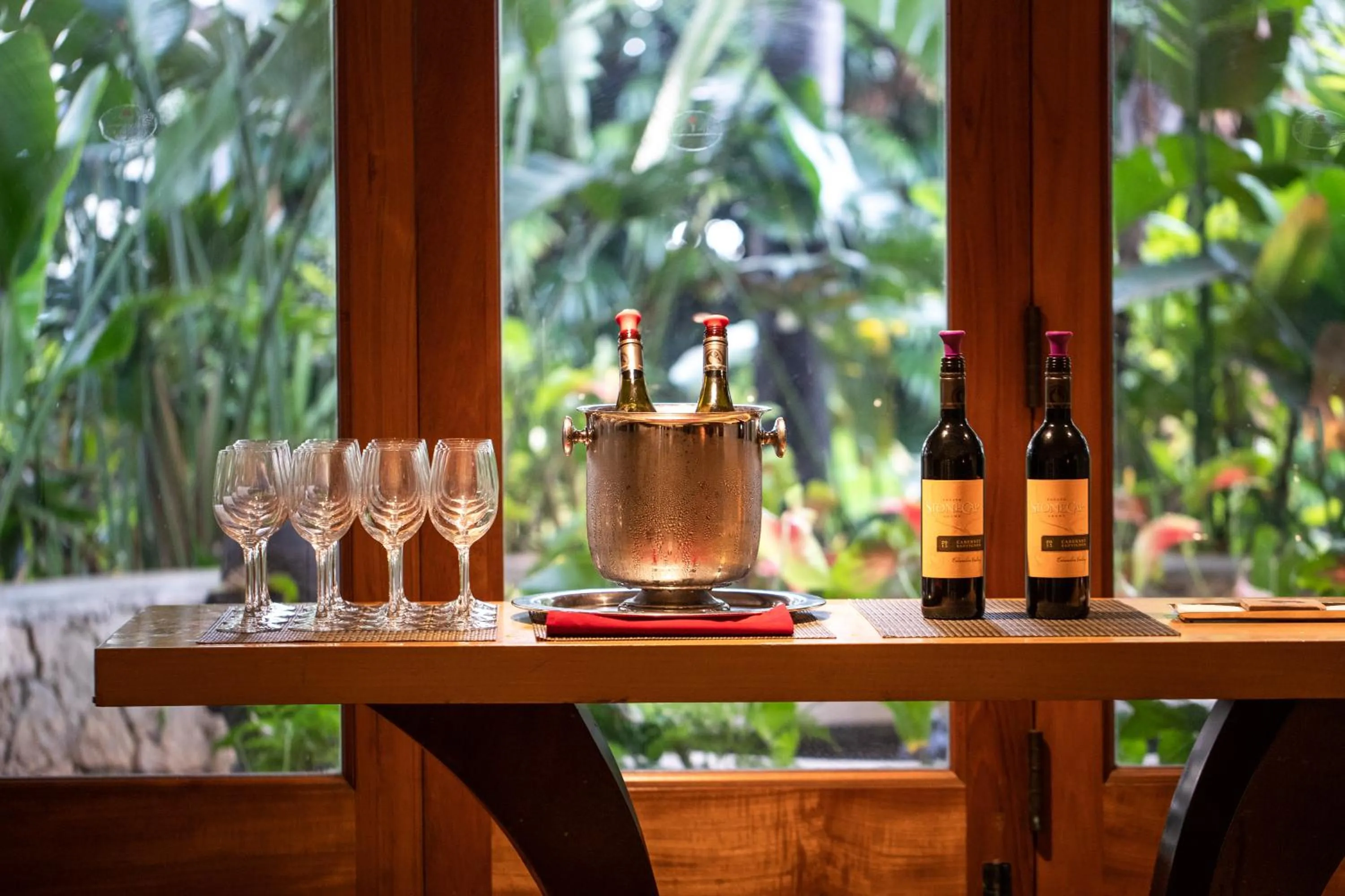 Restaurant/places to eat in Lotus Honolulu at Diamond Head