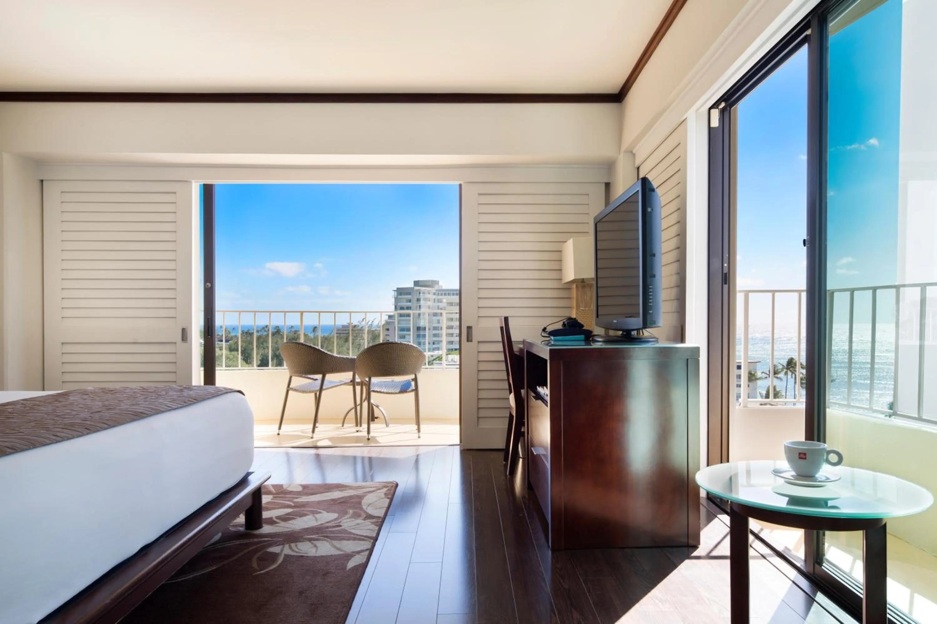 Bedroom, Bed in Lotus Honolulu at Diamond Head
