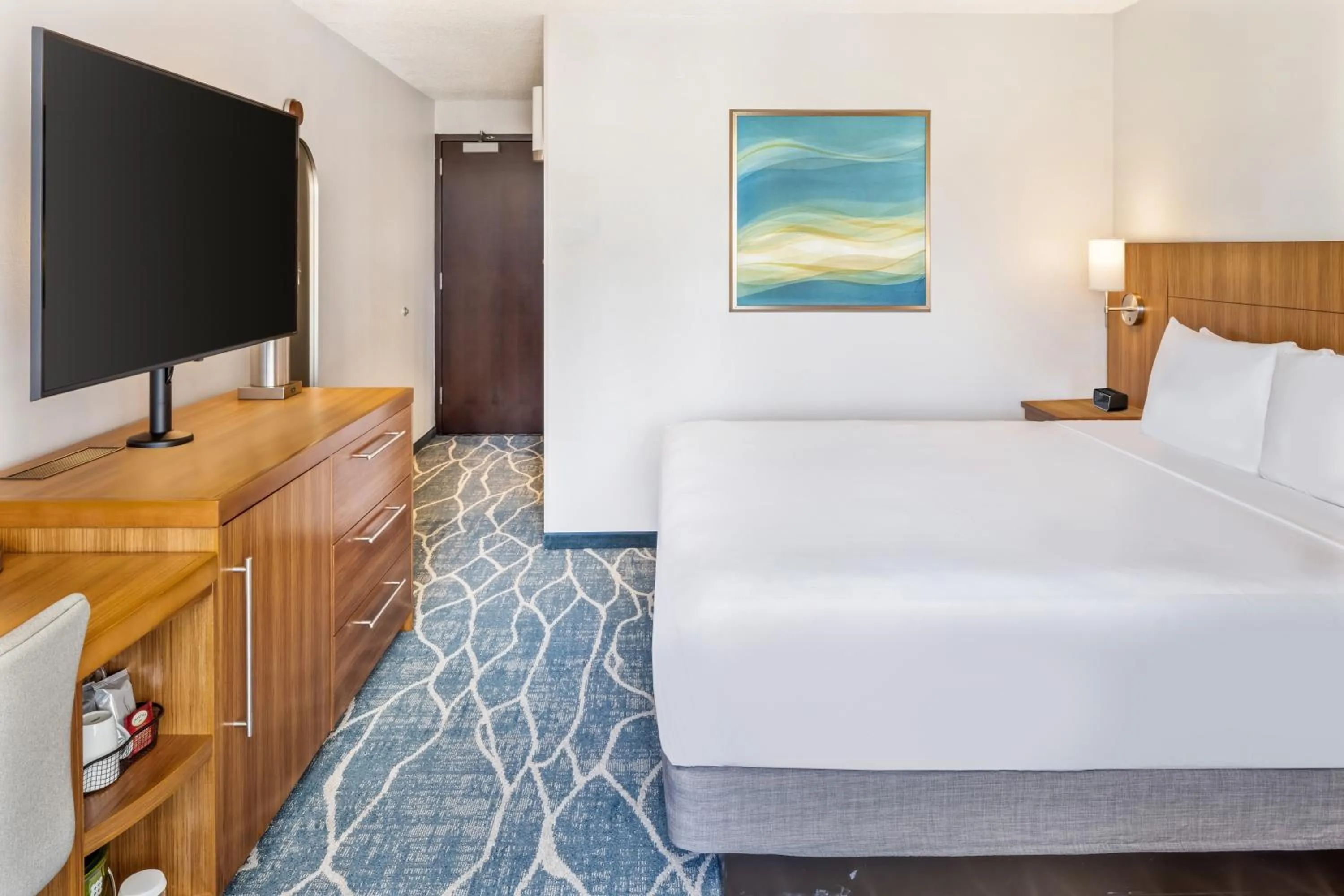 Bedroom, Bed in Hyatt Place Waikiki Beach