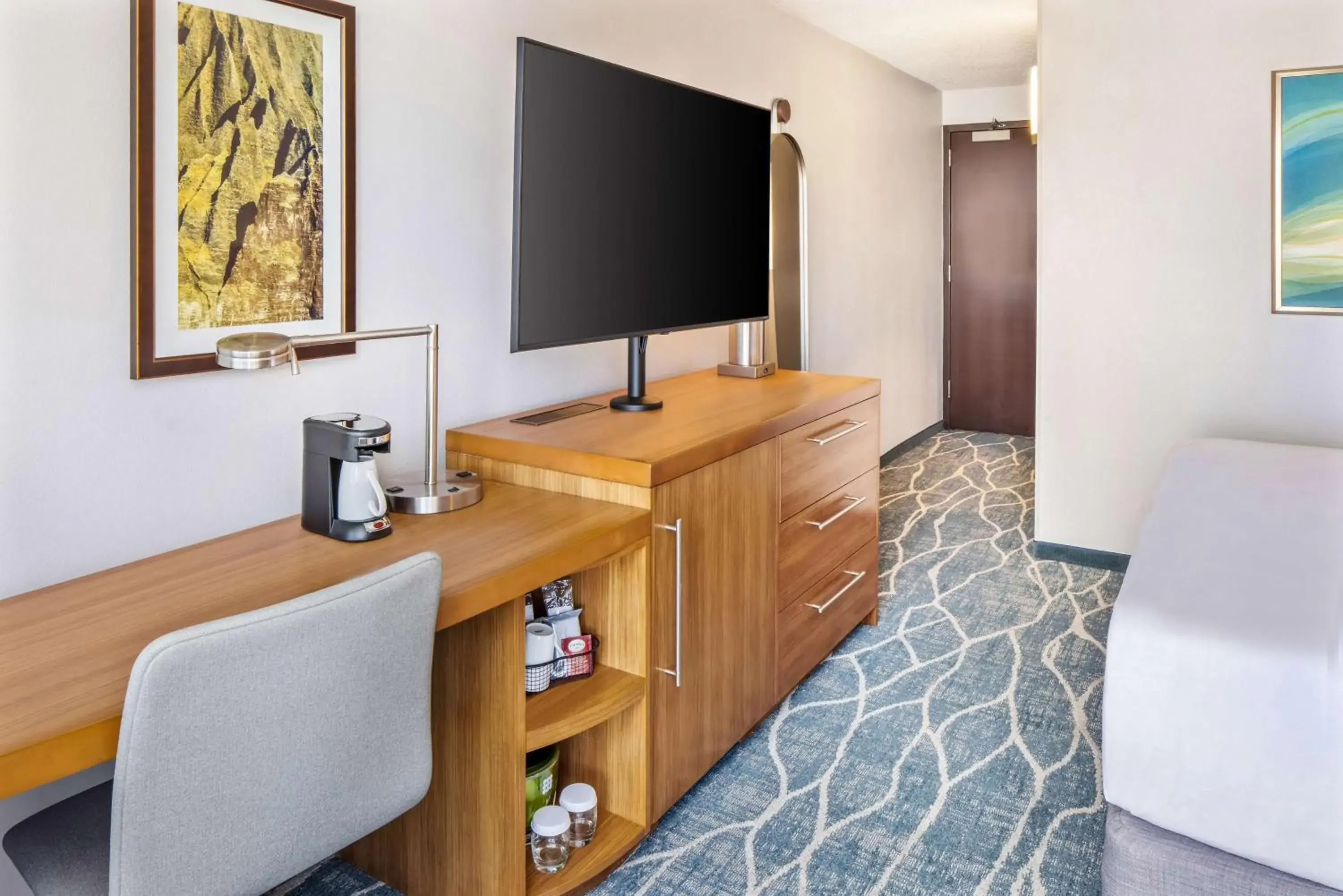 King Room with Sofa Bed and Mountain View in Hyatt Place Waikiki Beach King Room with Sofa Bed and Mountain View in Hyatt Place Waikiki Beach