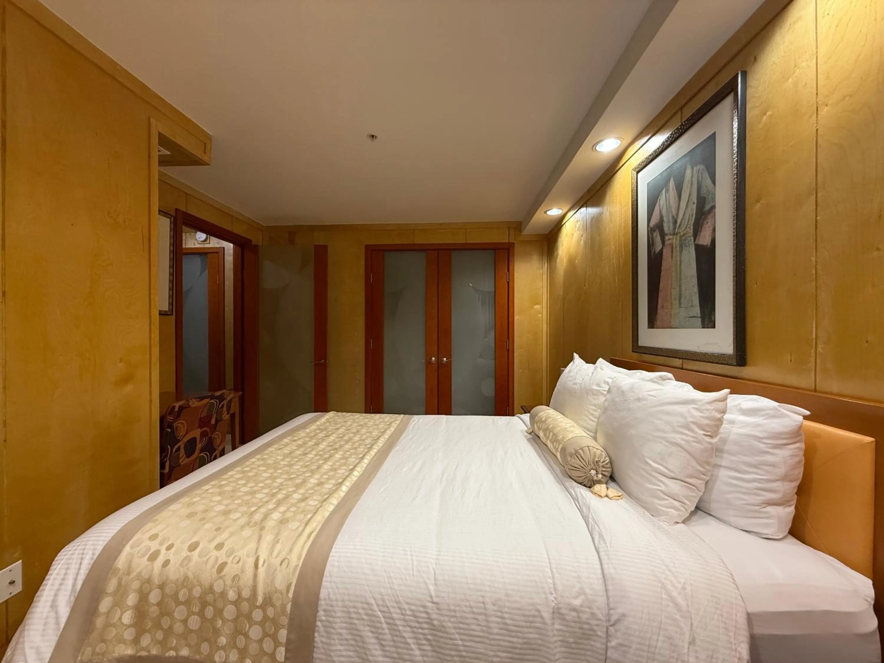 Bed in The Eldon Luxury Suites