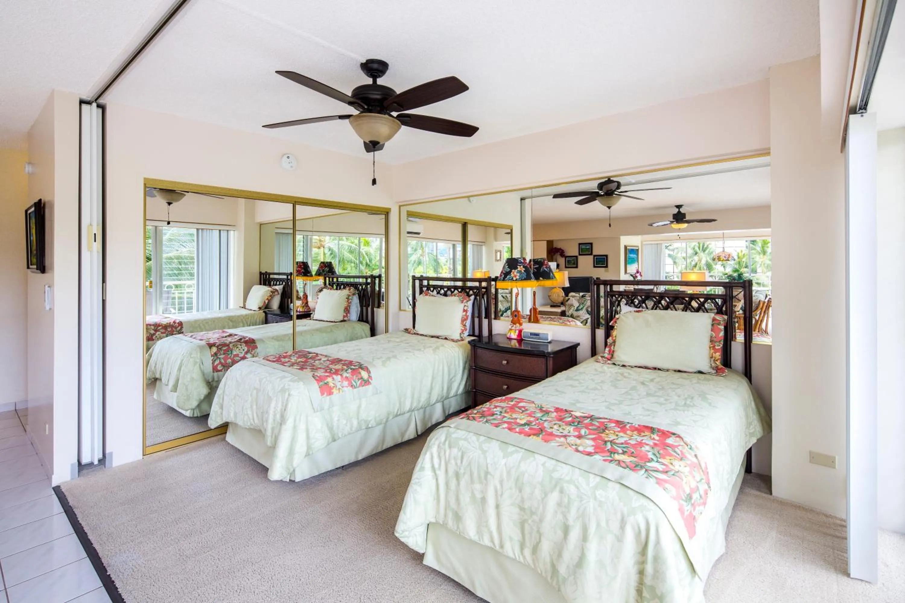 Bedroom, Bed in Castle Waikīkī Shore