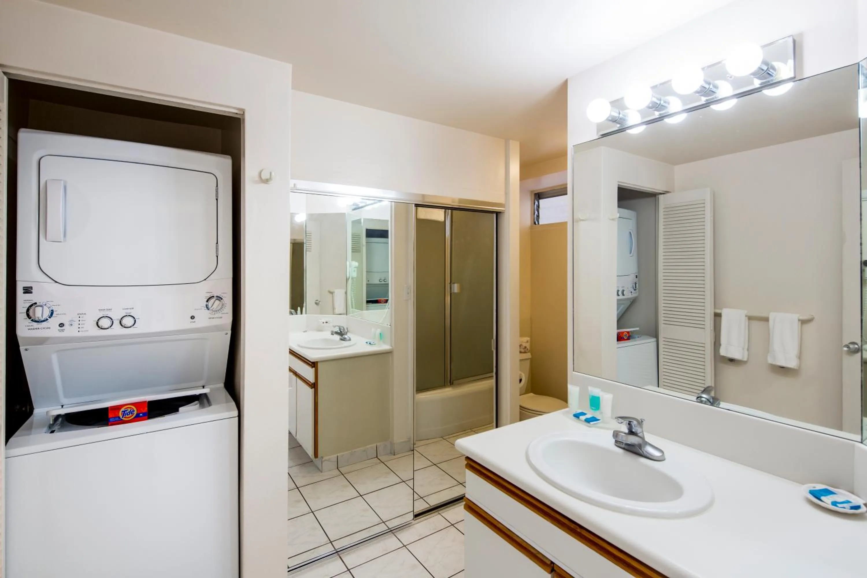 Bathroom in Castle Waikīkī Shore