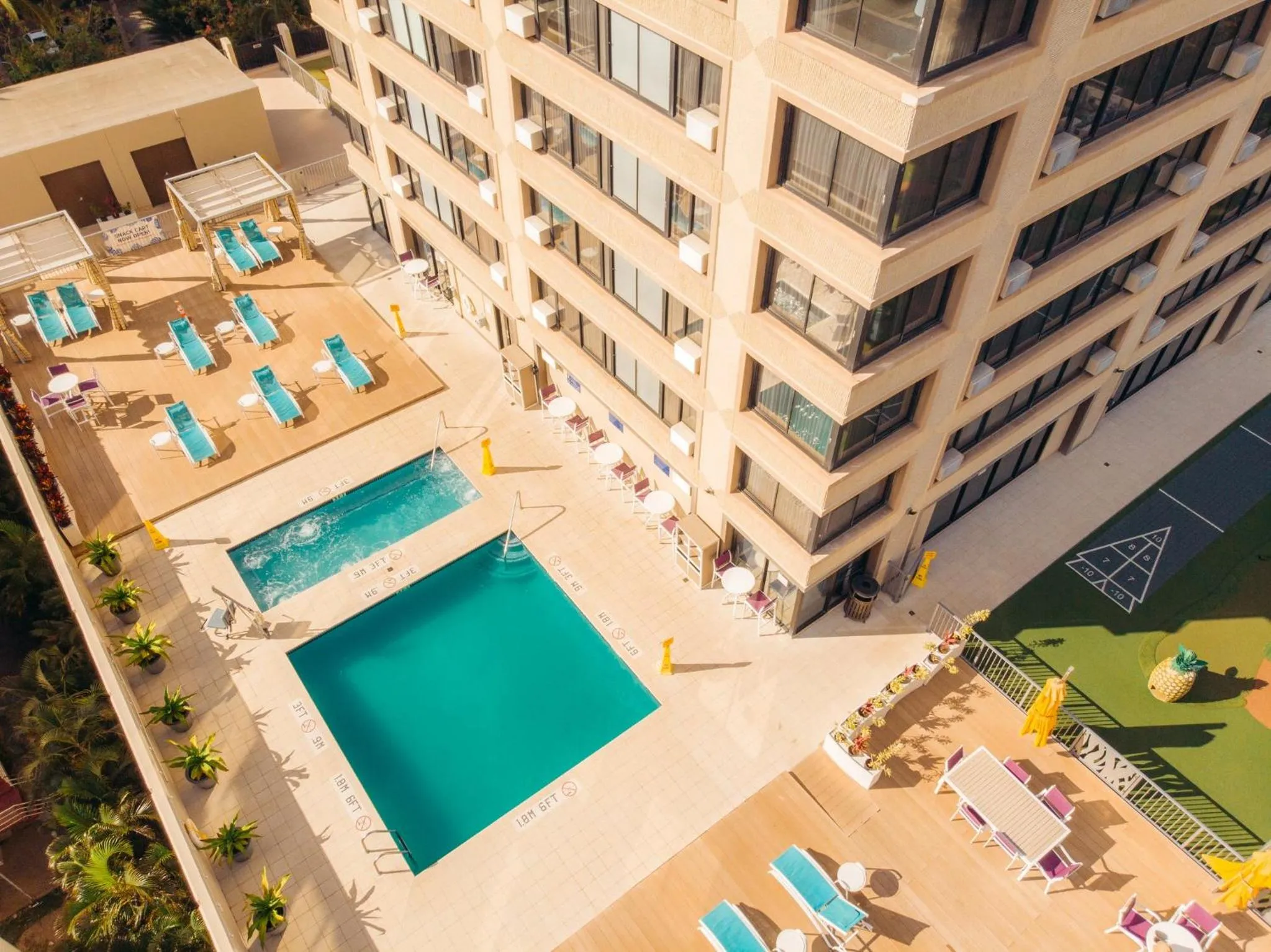 Swimming pool in Holiday Inn Express Waikiki by IHG