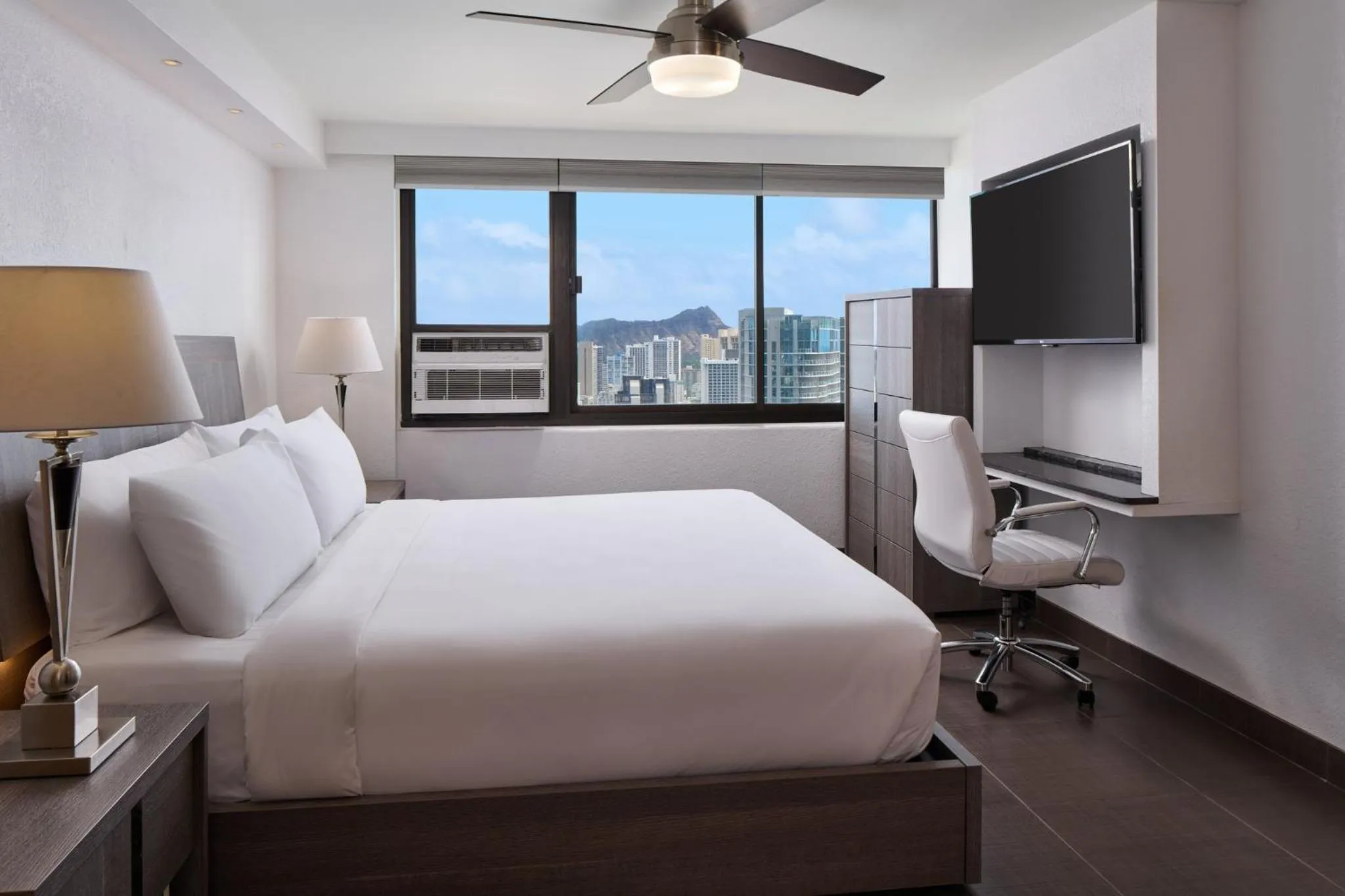 Photo of the whole room, Bed in Holiday Inn Express Waikiki by IHG