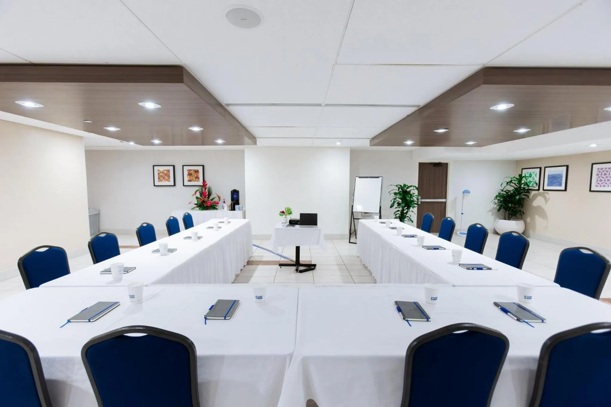 Meeting/conference room in Holiday Inn Express Waikiki by IHG