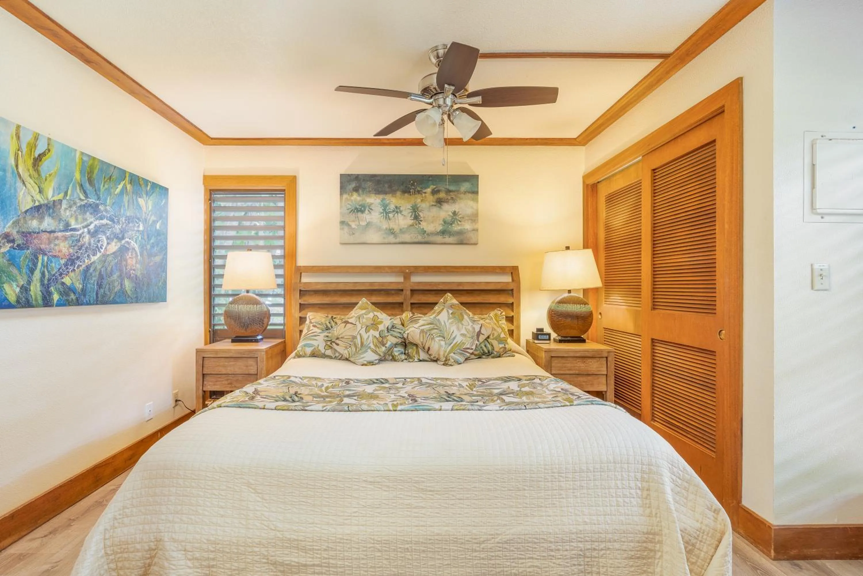 Bedroom, Bed in Kiahuna Plantation and Beach Bungalows by Castle