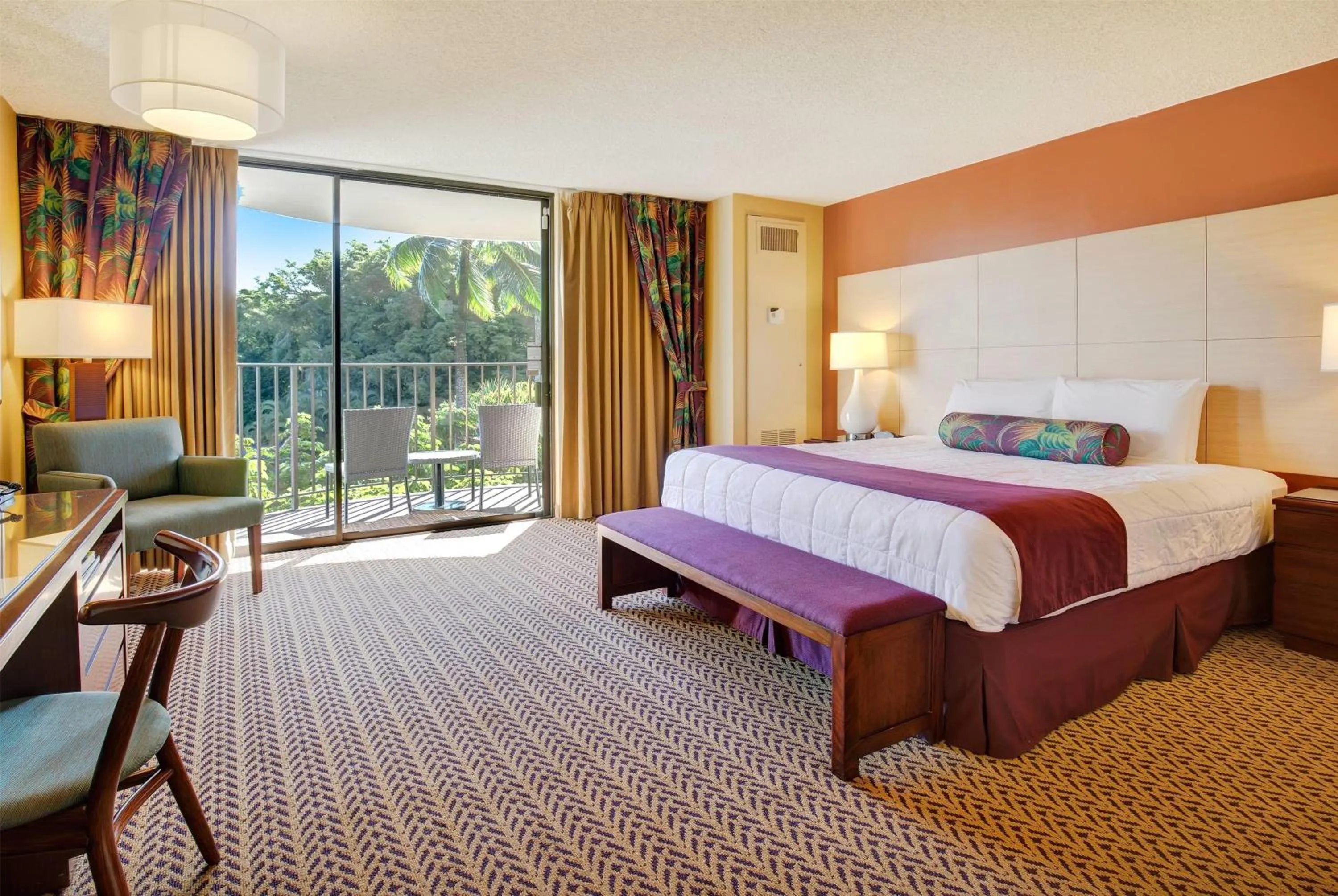 Photo of the whole room, Bed in Hilo Hawaiian Hotel, Trademark Collection by Wyndham