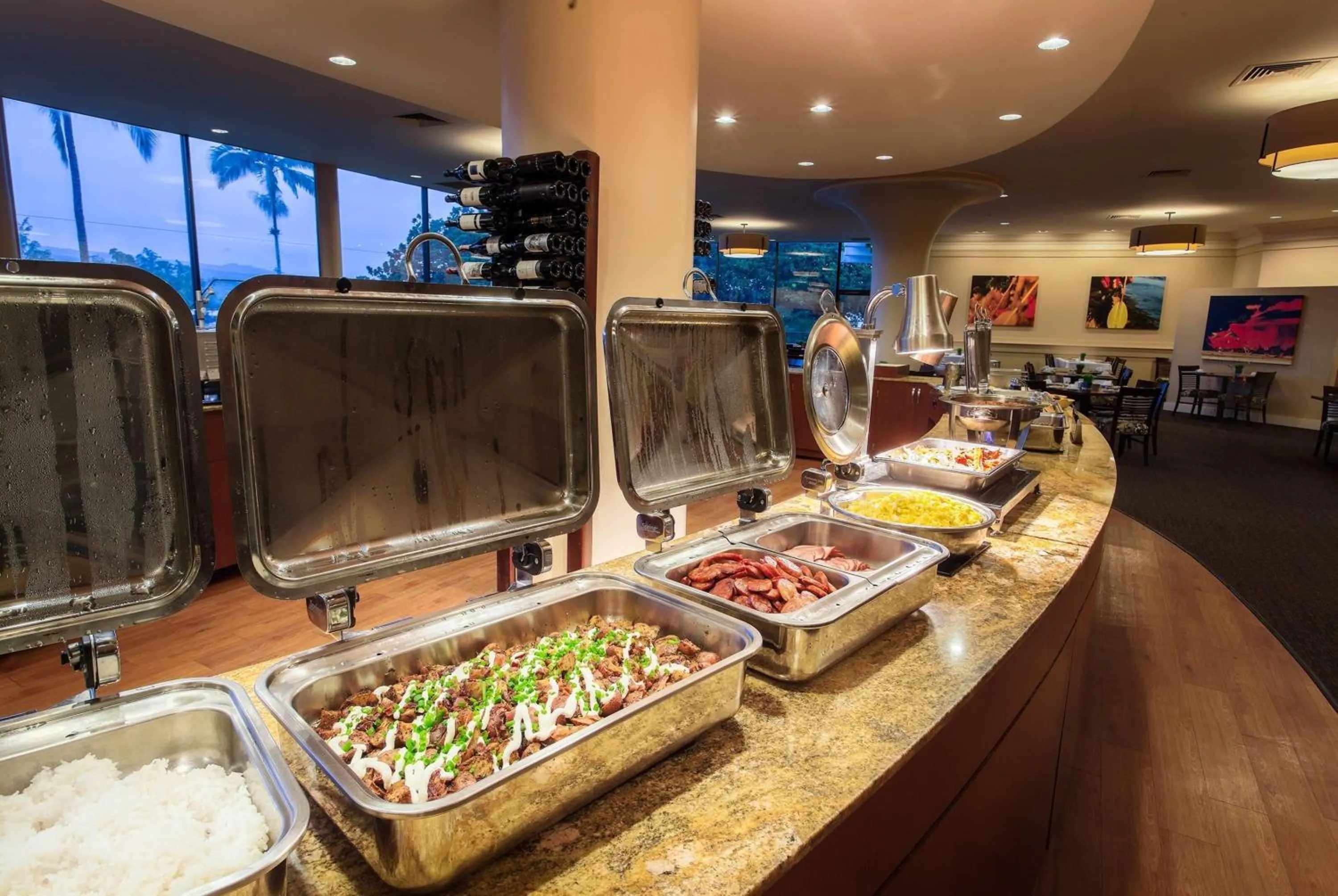 Restaurant/places to eat in Hilo Hawaiian Hotel, Trademark Collection by Wyndham