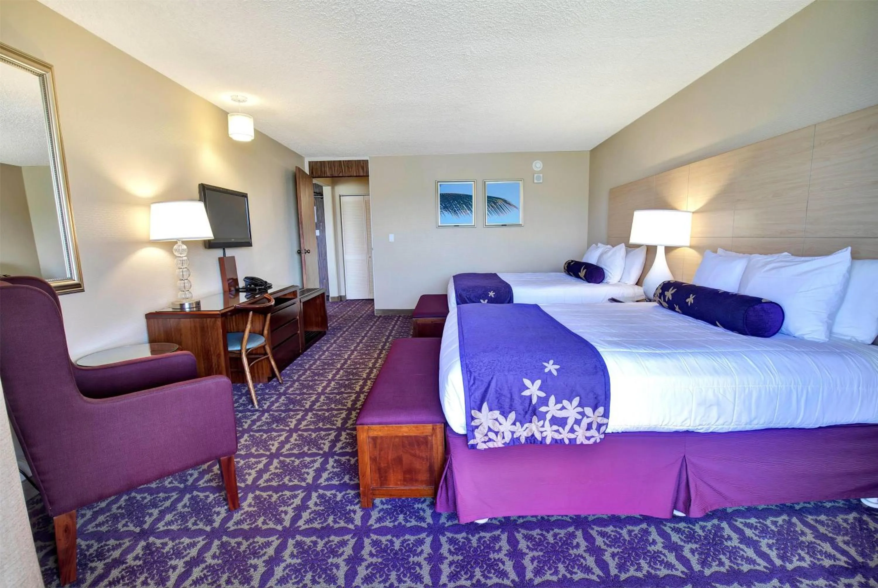 Photo of the whole room, Bed in Hilo Hawaiian Hotel, Trademark Collection by Wyndham