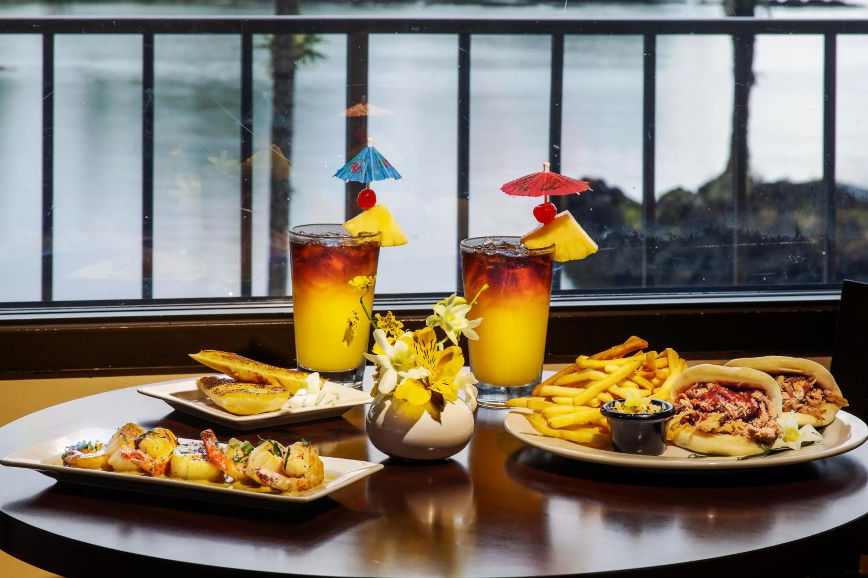 Food in Hilo Hawaiian Hotel, Trademark Collection by Wyndham