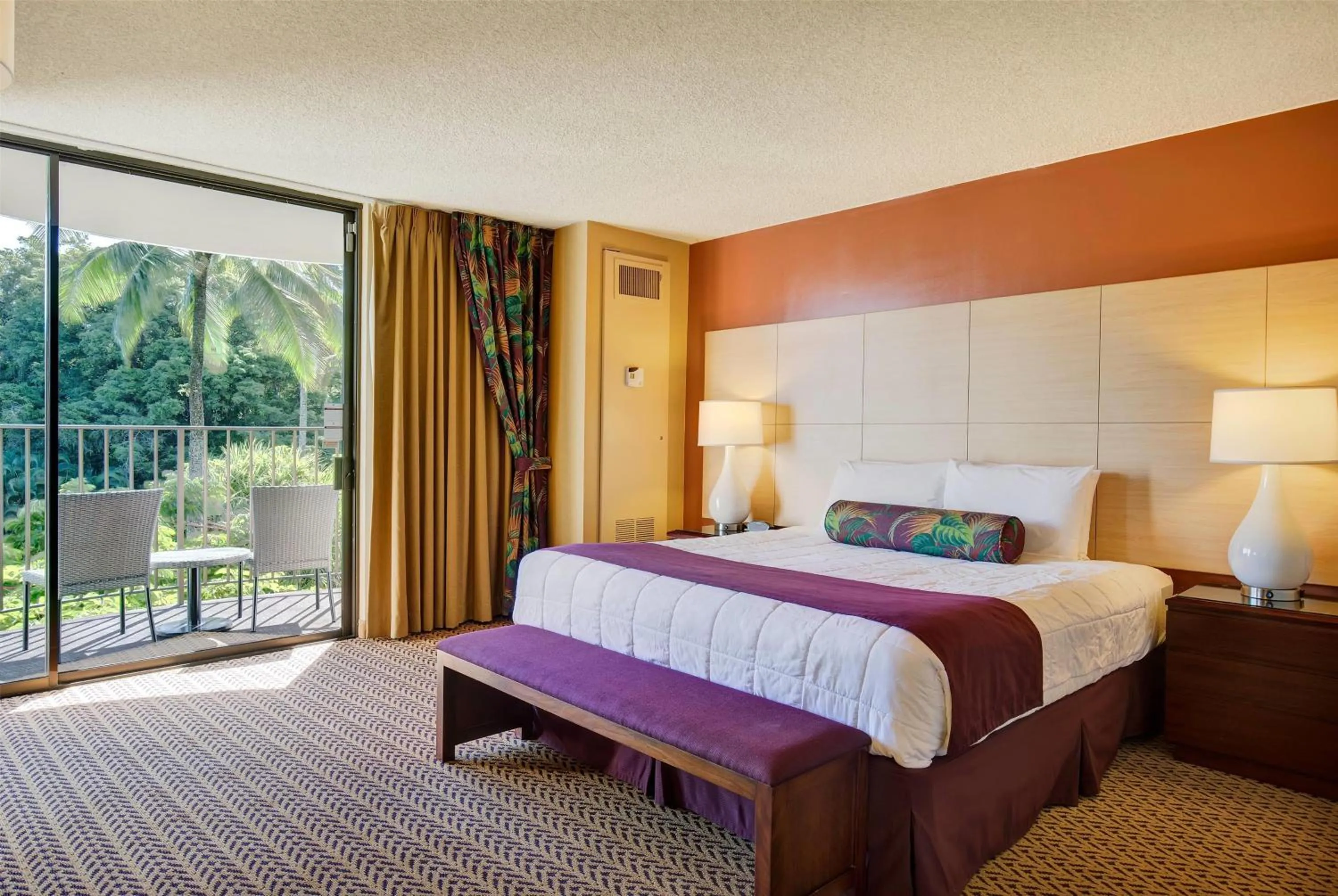Photo of the whole room, Bed in Hilo Hawaiian Hotel, Trademark Collection by Wyndham