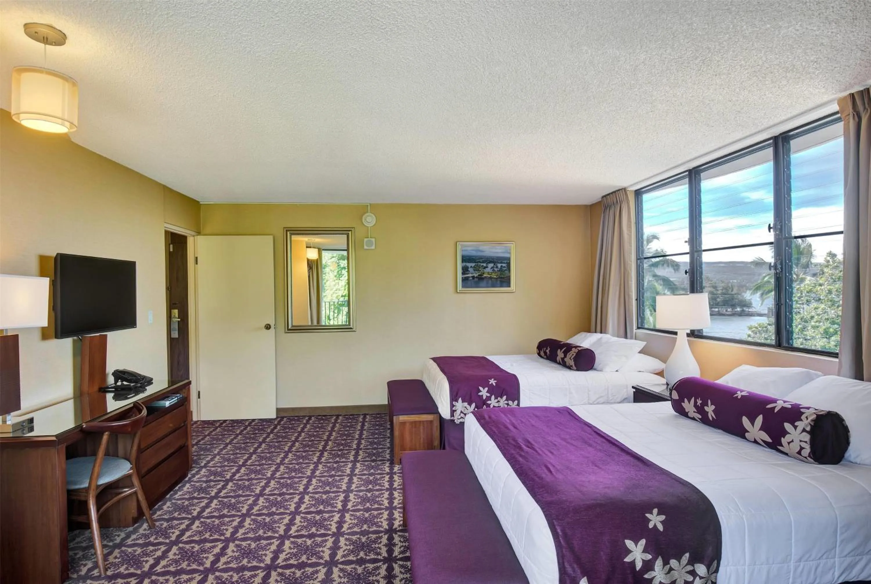 Photo of the whole room, Bed in Hilo Hawaiian Hotel, Trademark Collection by Wyndham