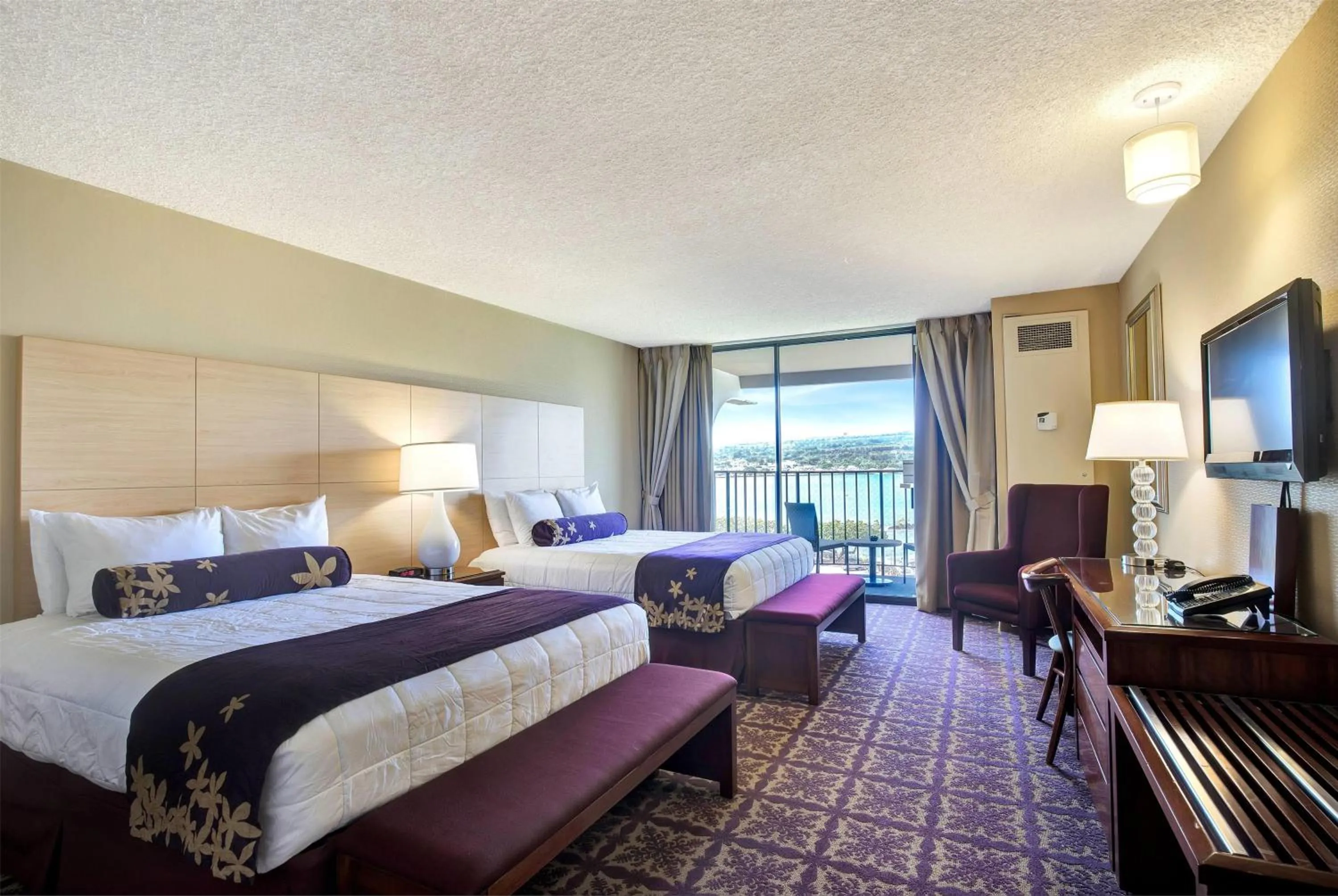 Photo of the whole room, Bed in Hilo Hawaiian Hotel, Trademark Collection by Wyndham