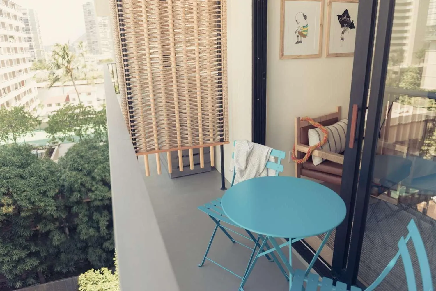 Patio in The Surfjack Hotel & Swim Club