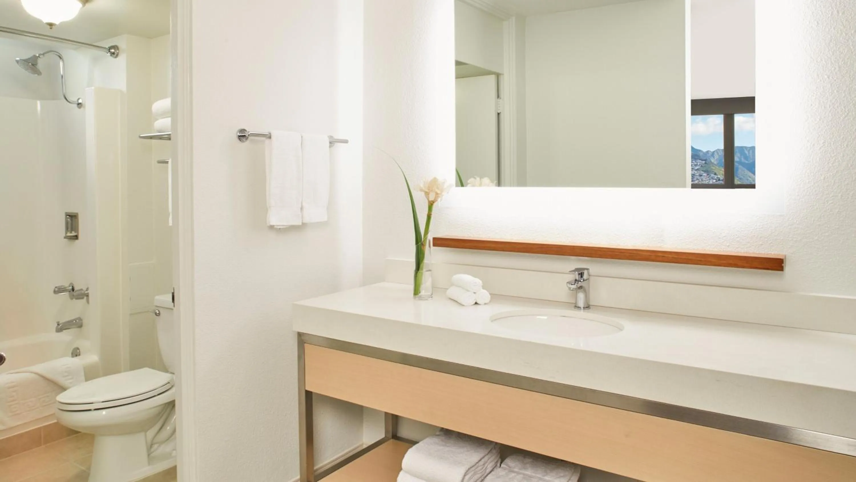 Bathroom in Queen Kapiolani Hotel