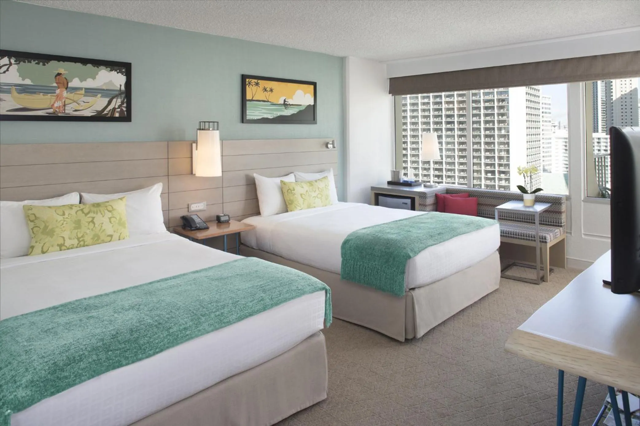 Bed in Queen Kapiolani Hotel