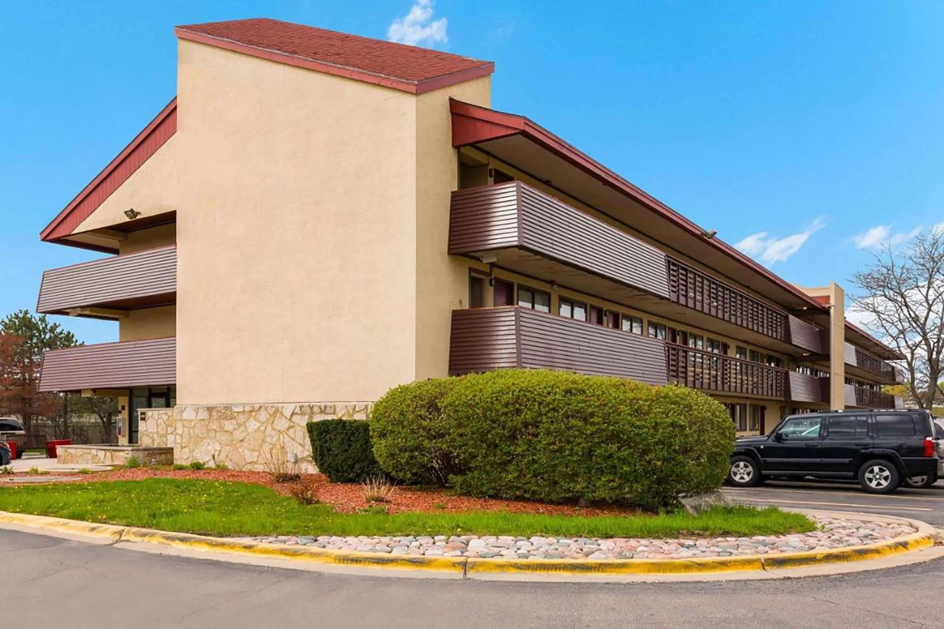 Property building in Red Roof Inn PLUS+ Chicago - Northbrook/Deerfield