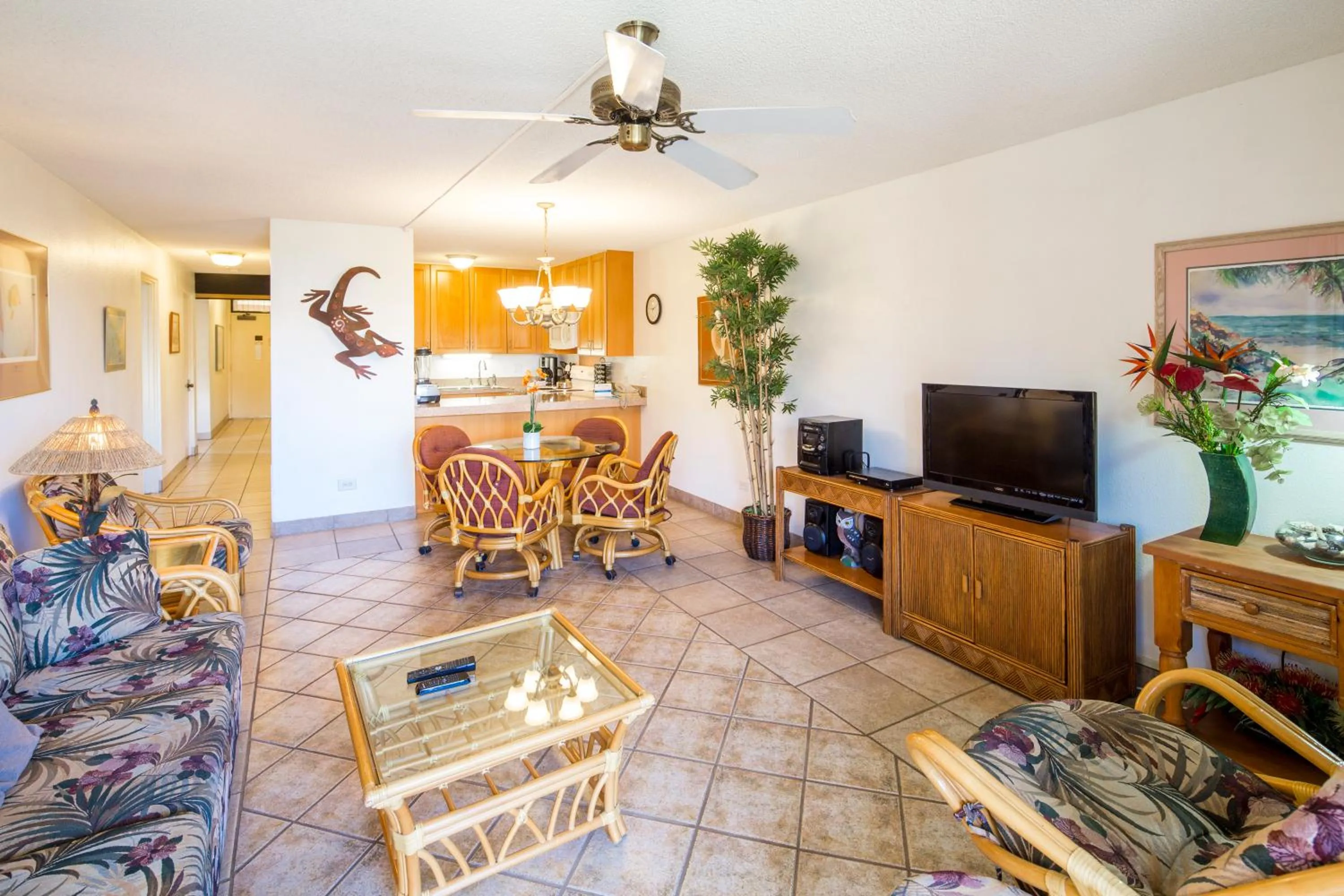 Living room in Castle Kama'ole Sands