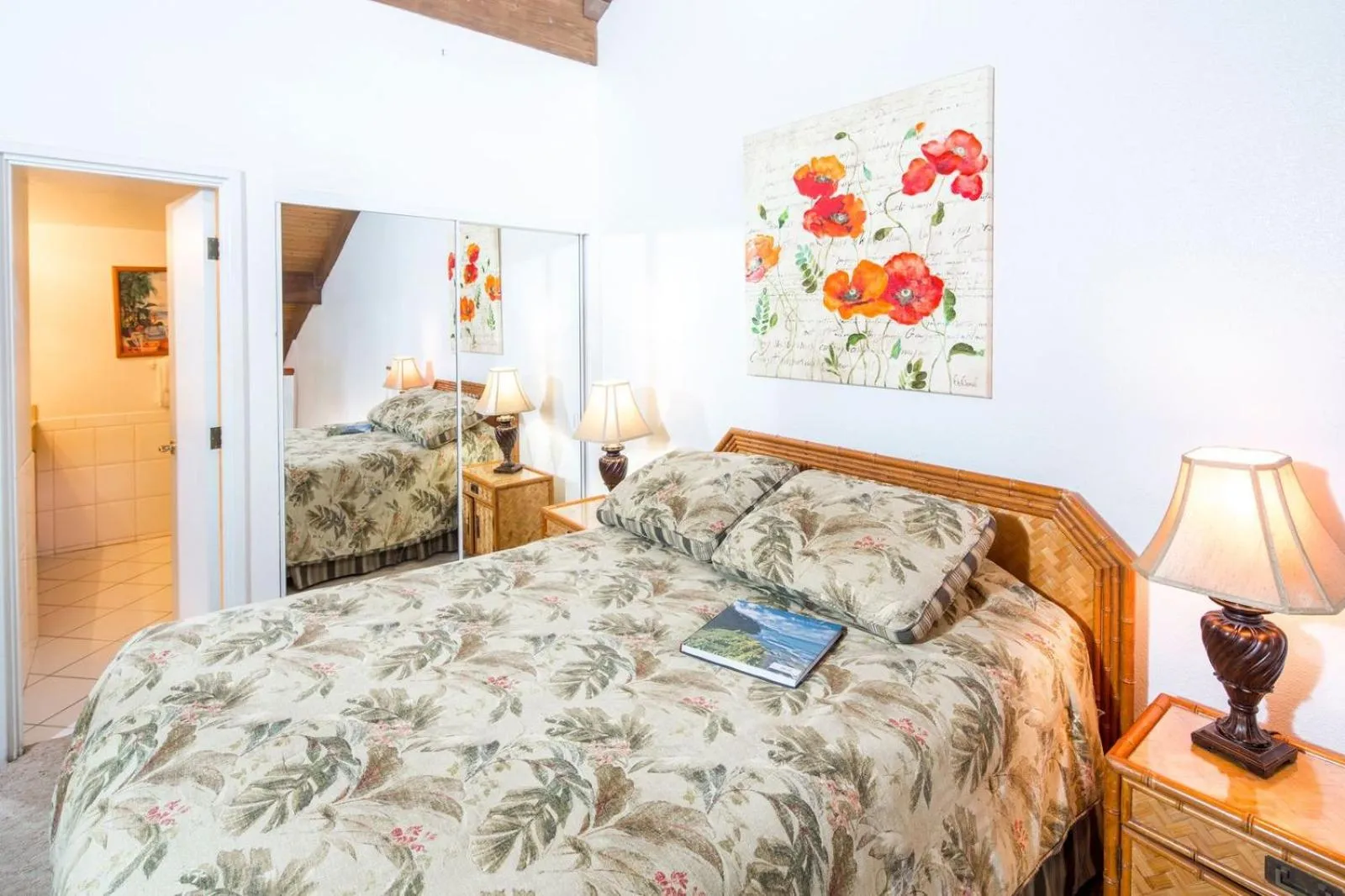 Bedroom, Bed in Castle Kama'ole Sands