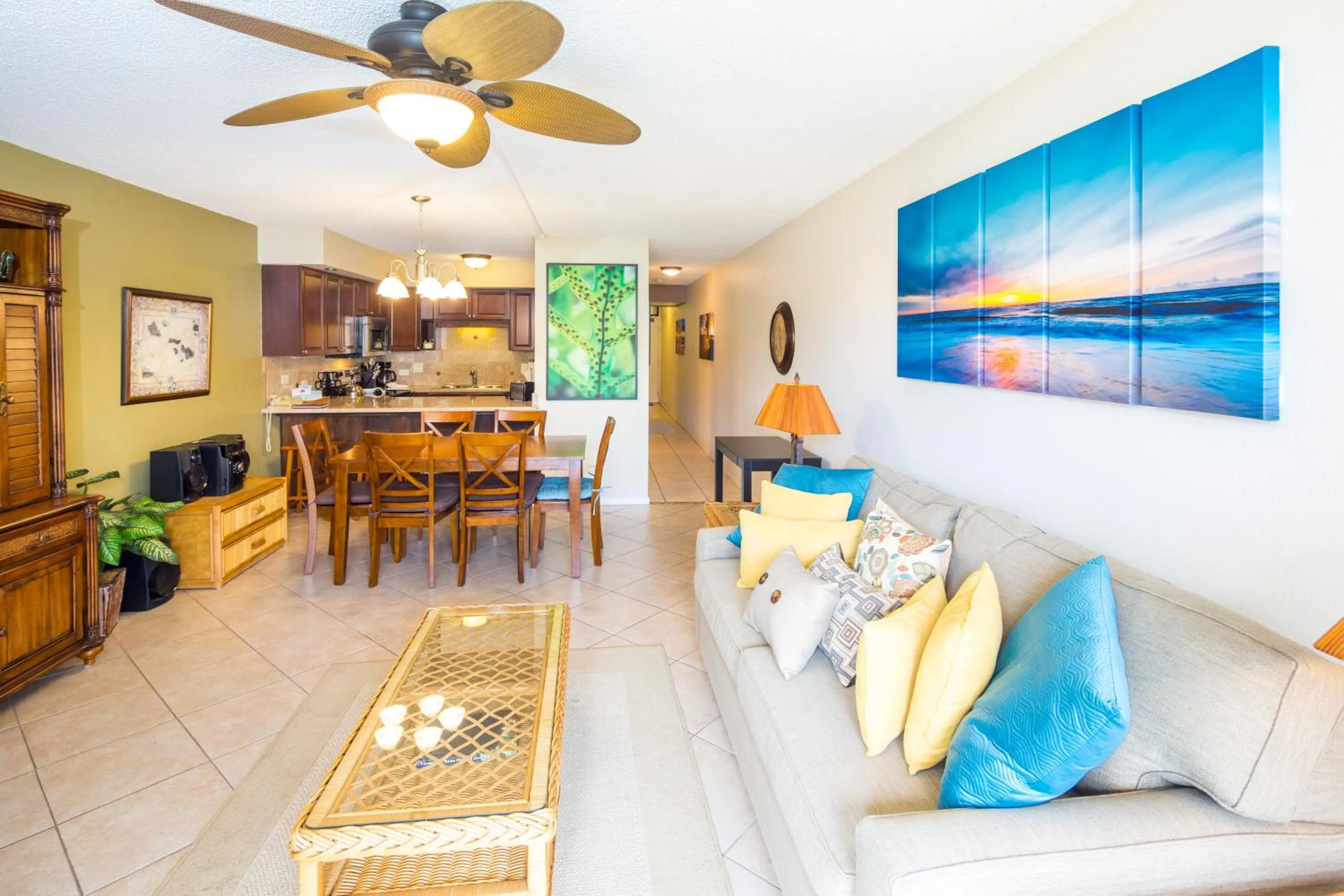 Living room in Castle Kama'ole Sands