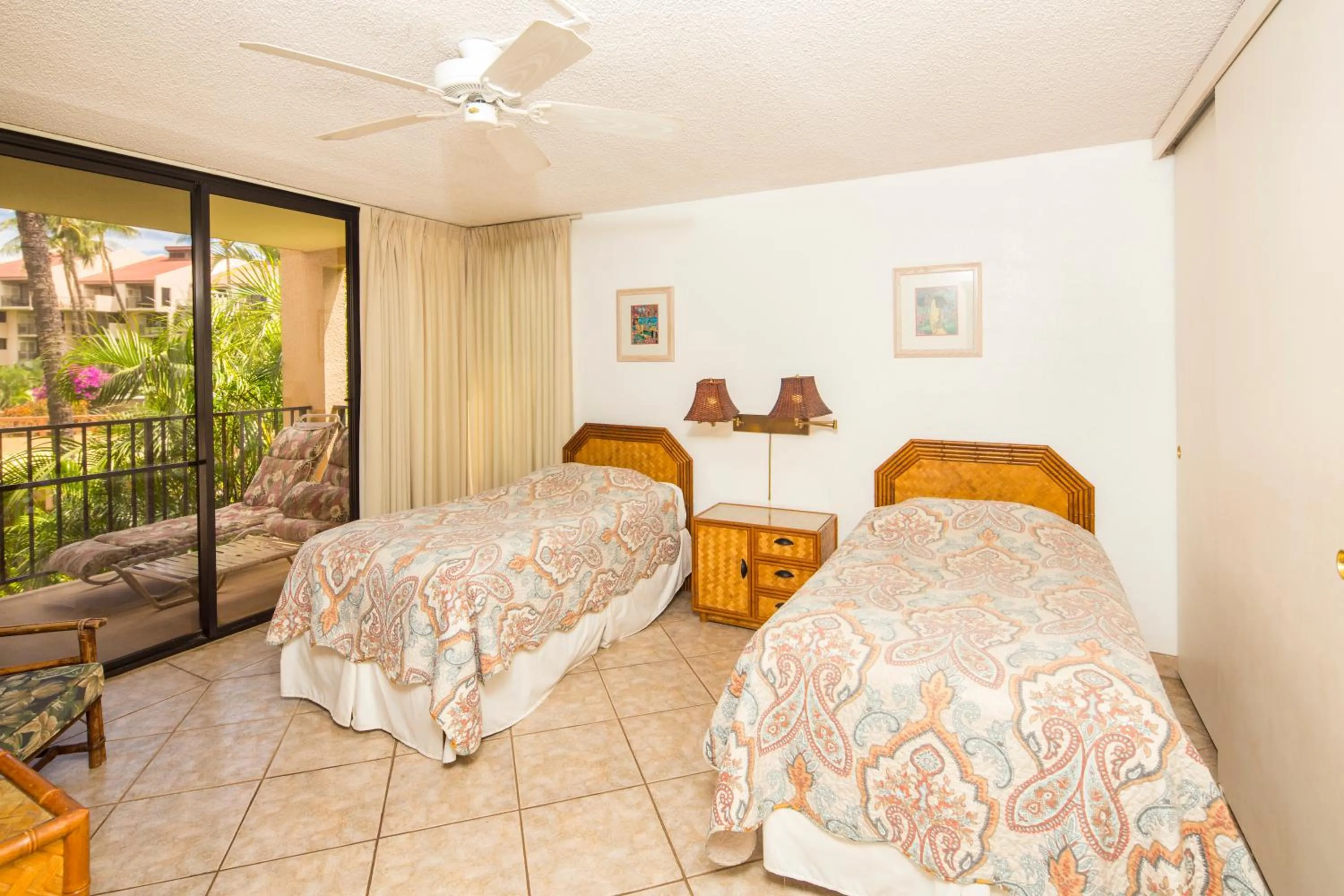 Bedroom, Bed in Castle Kama'ole Sands