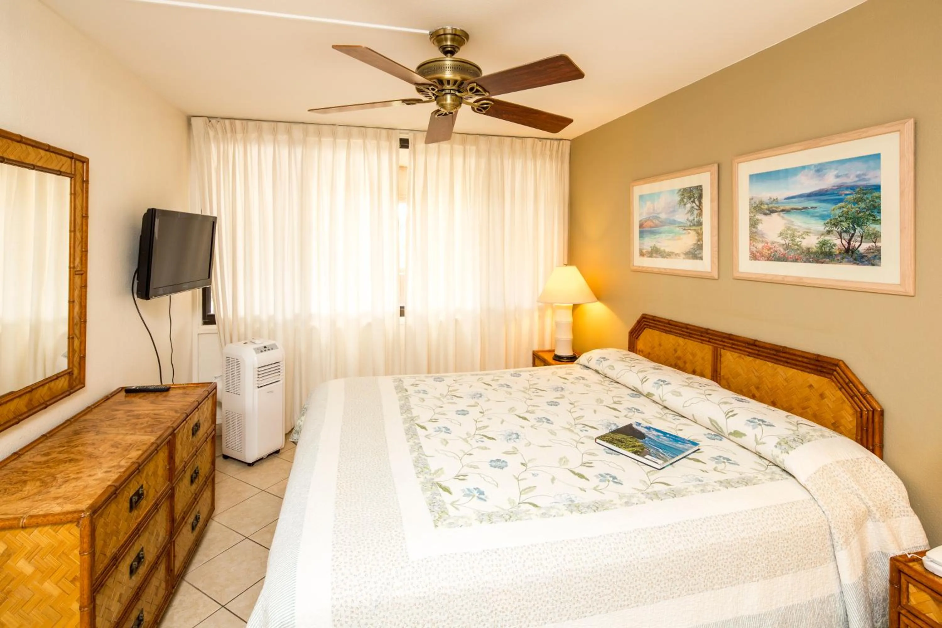 Bedroom, Bed in Castle Kama'ole Sands