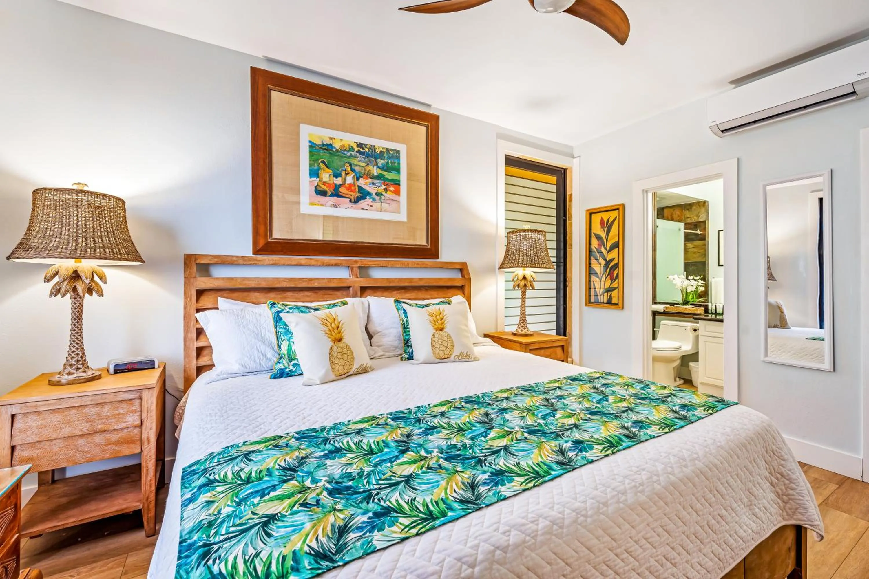 Bedroom, Bed in Castle Po'ipū Shores