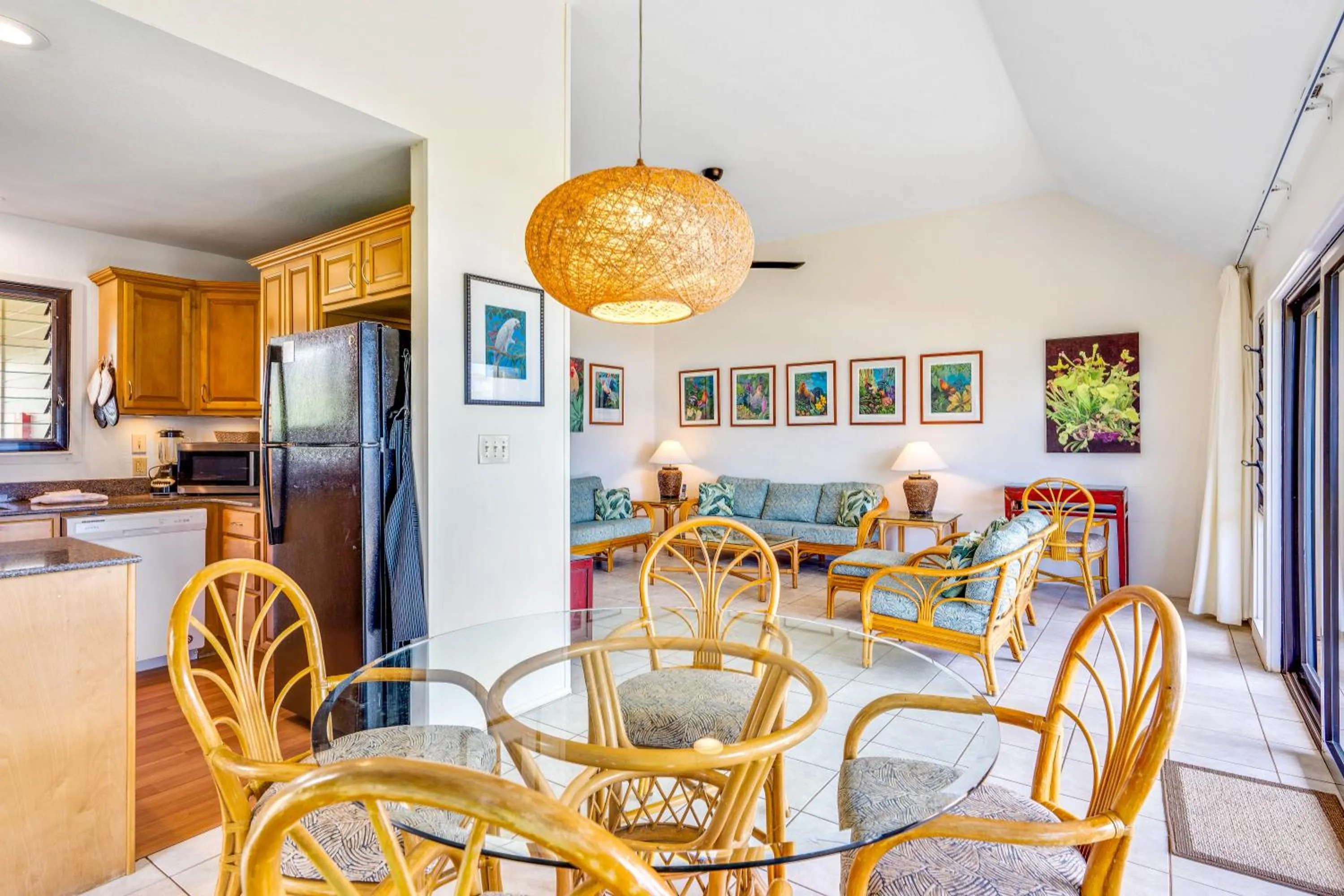 Dining area in Castle Kaha Lani Resort