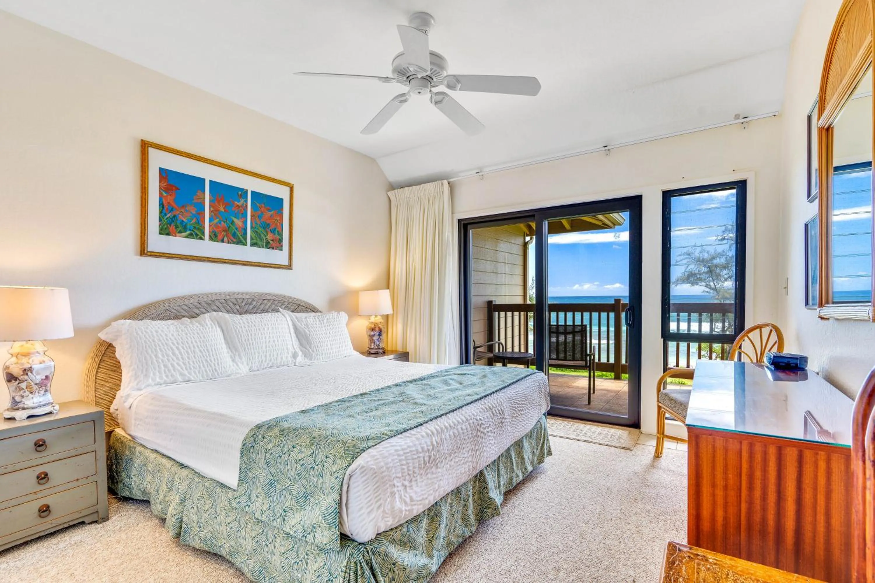 Bedroom, Bed in Castle Kaha Lani Resort