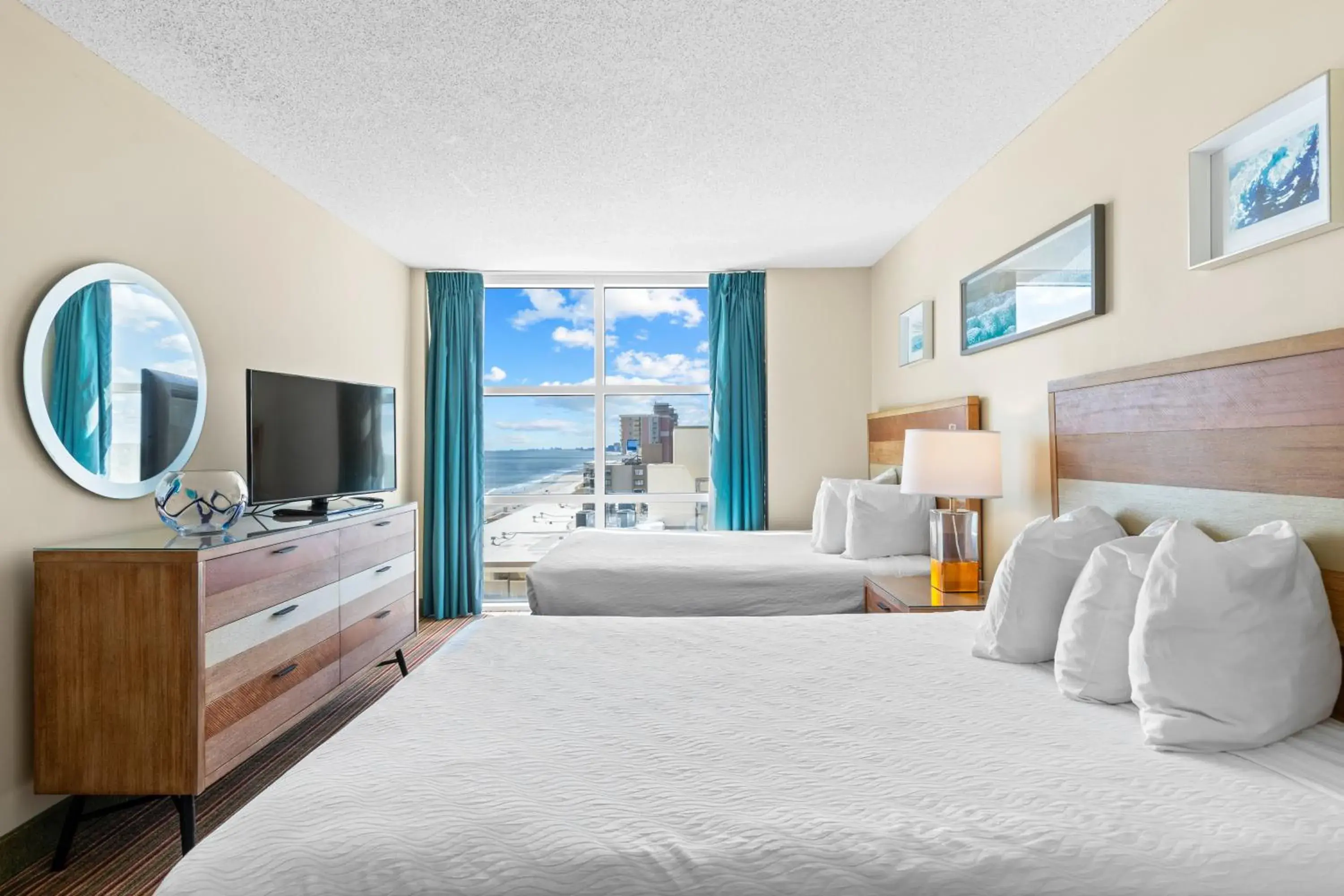 Three-Bedroom Suite - Ocean Front in Seaside Resort Three-Bedroom Suite - Ocean Front in Seaside Resort