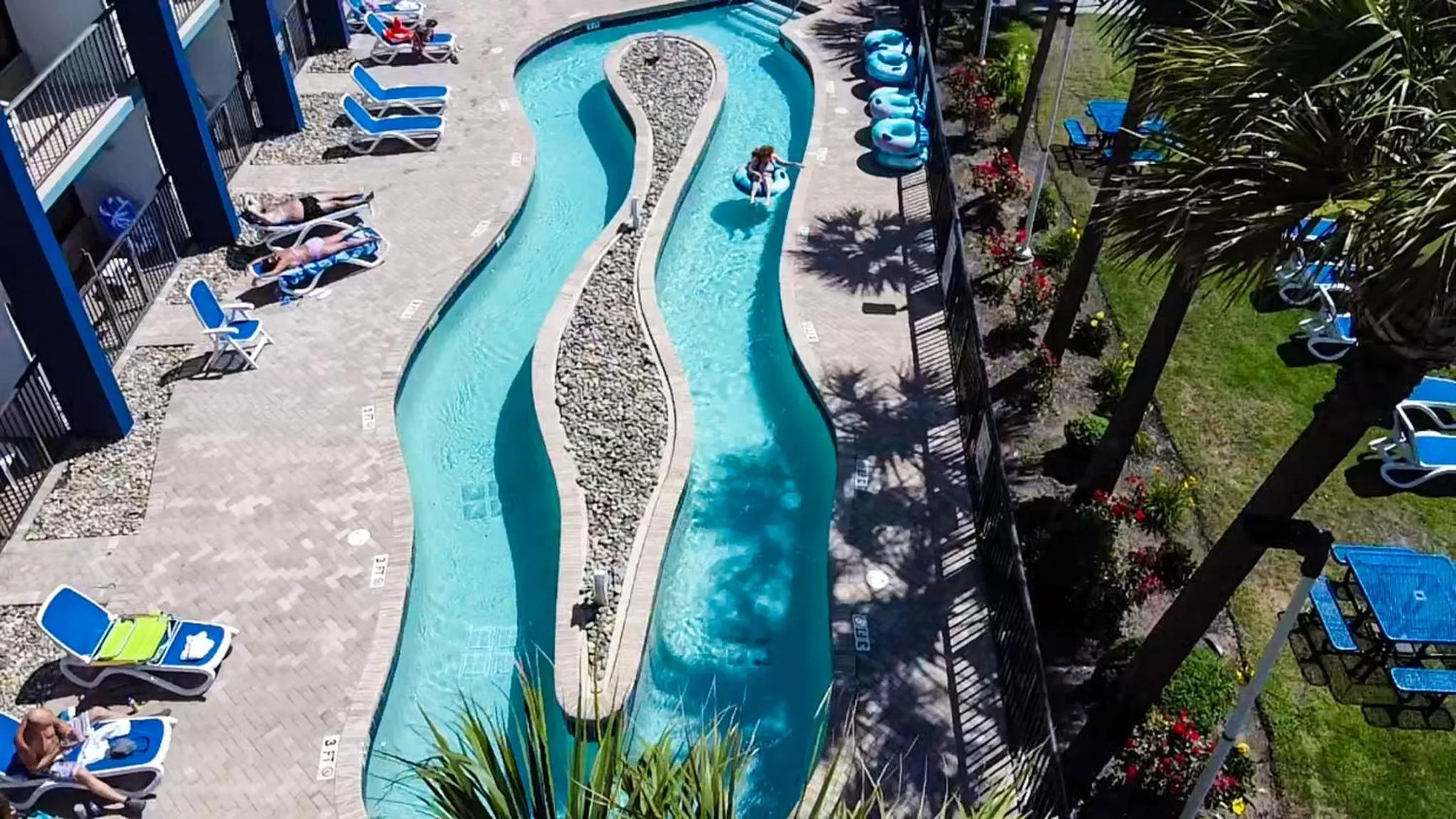 Swimming pool in Grande Shores