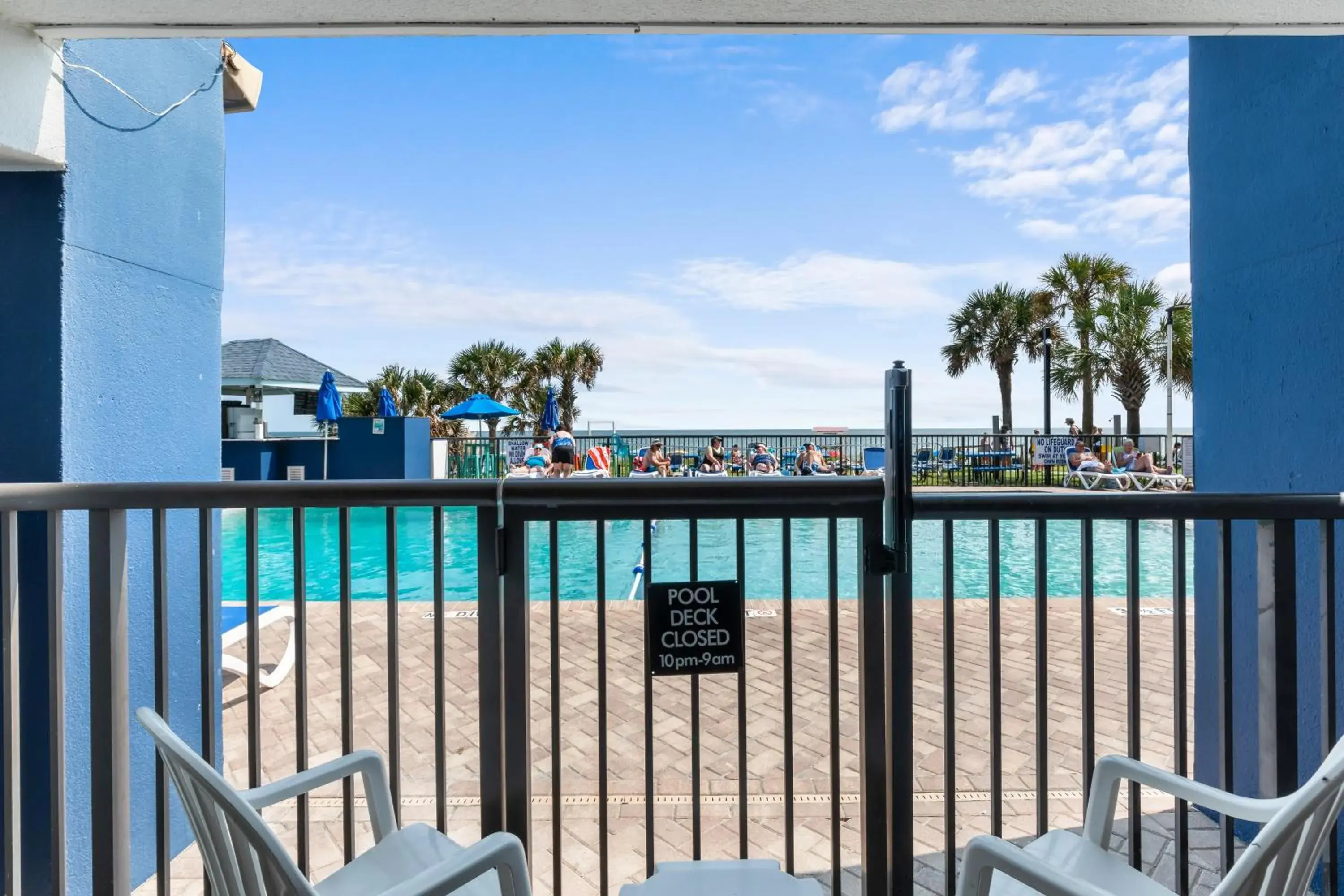 Studio with Pool View in Grande Shores Studio with Pool View in Grande Shores