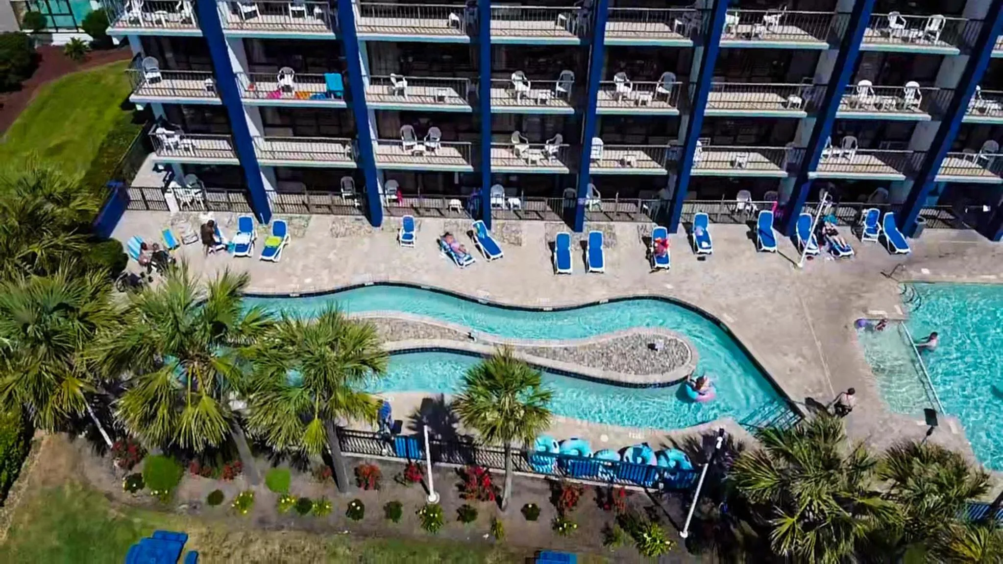 Swimming pool in Grande Shores