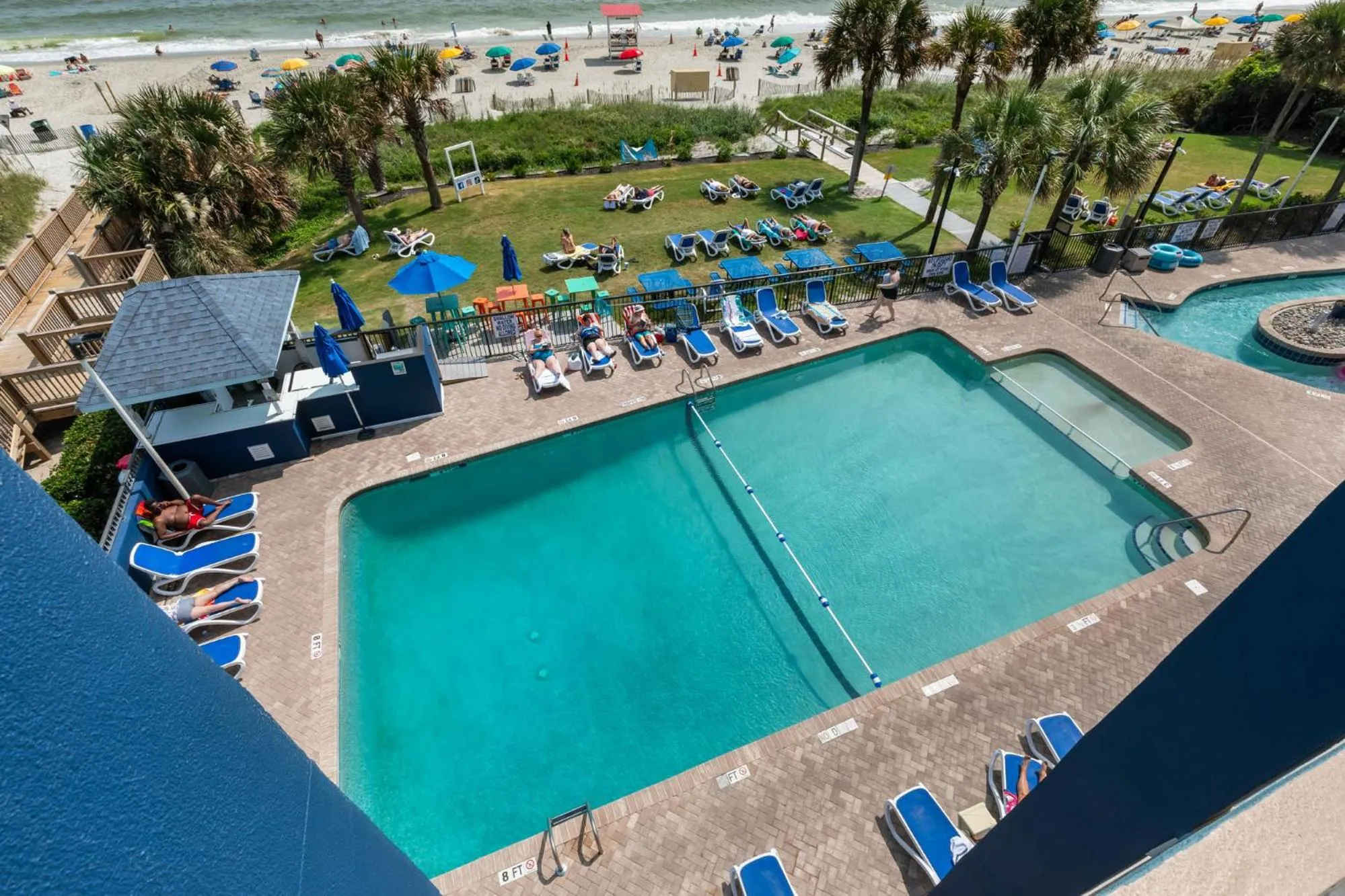 Swimming pool in Grande Shores