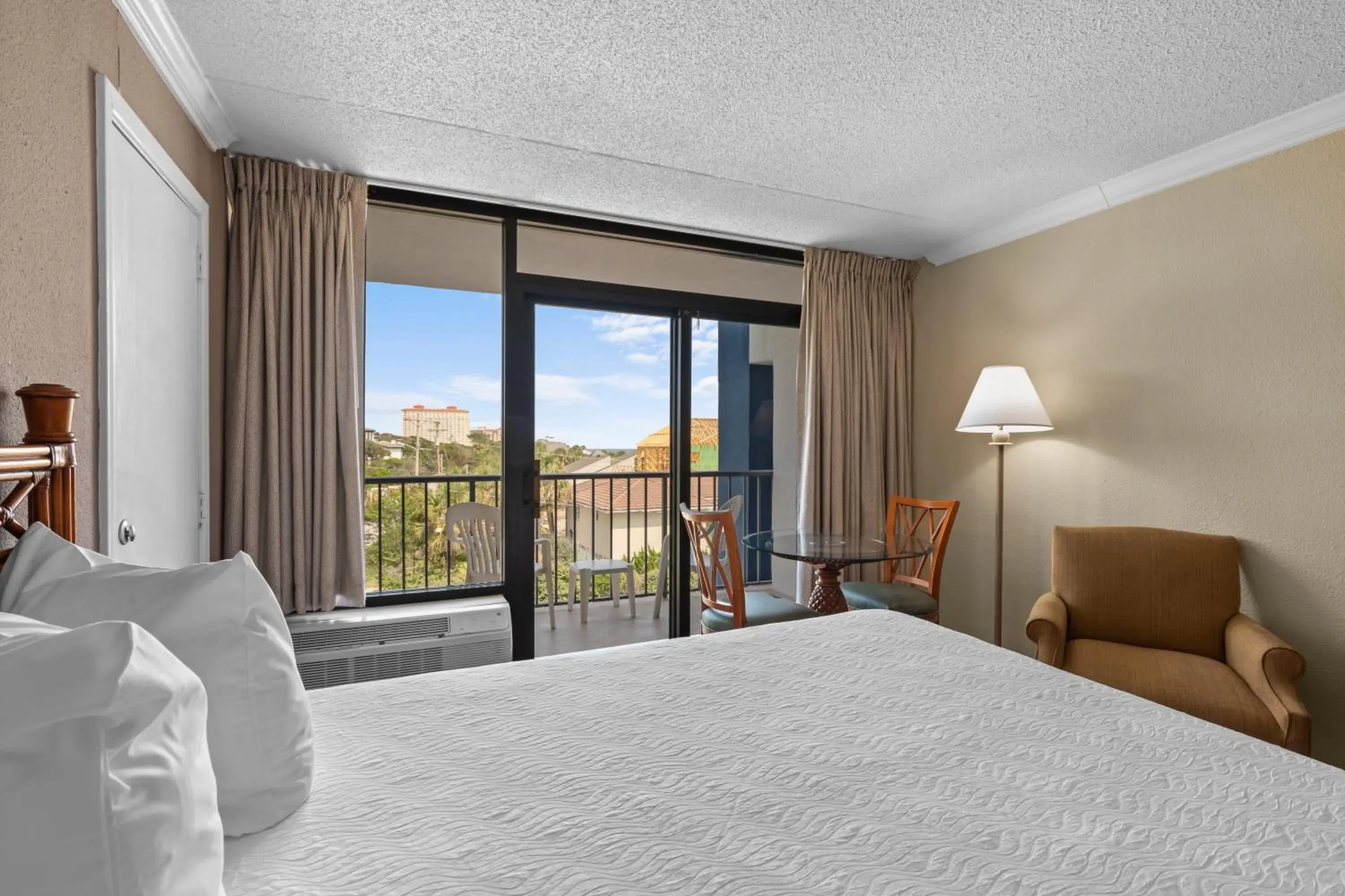 Queen Room with Two Queen Beds and Partial Ocean View in Grande Shores Queen Room with Two Queen Beds and Partial Ocean View in Grande Shores