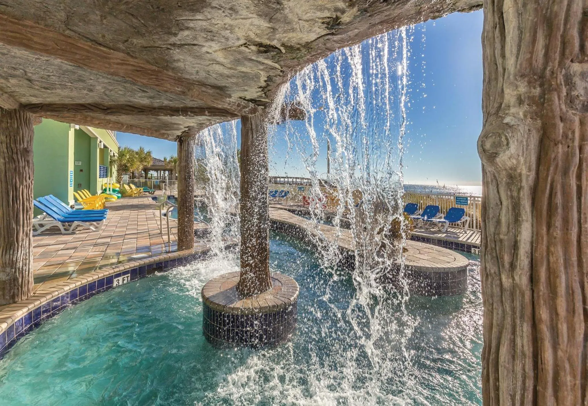 Swimming pool in Club Wyndham Towers on the Grove