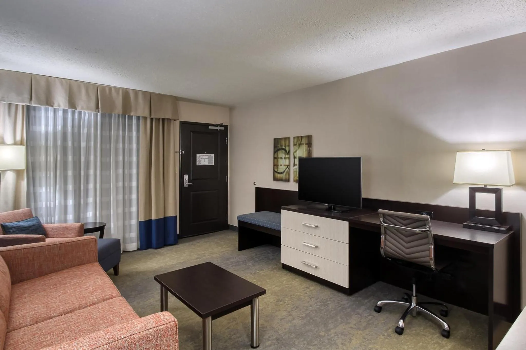 Photo of the whole room in Holiday Inn & Suites Atlanta Airport North by IHG