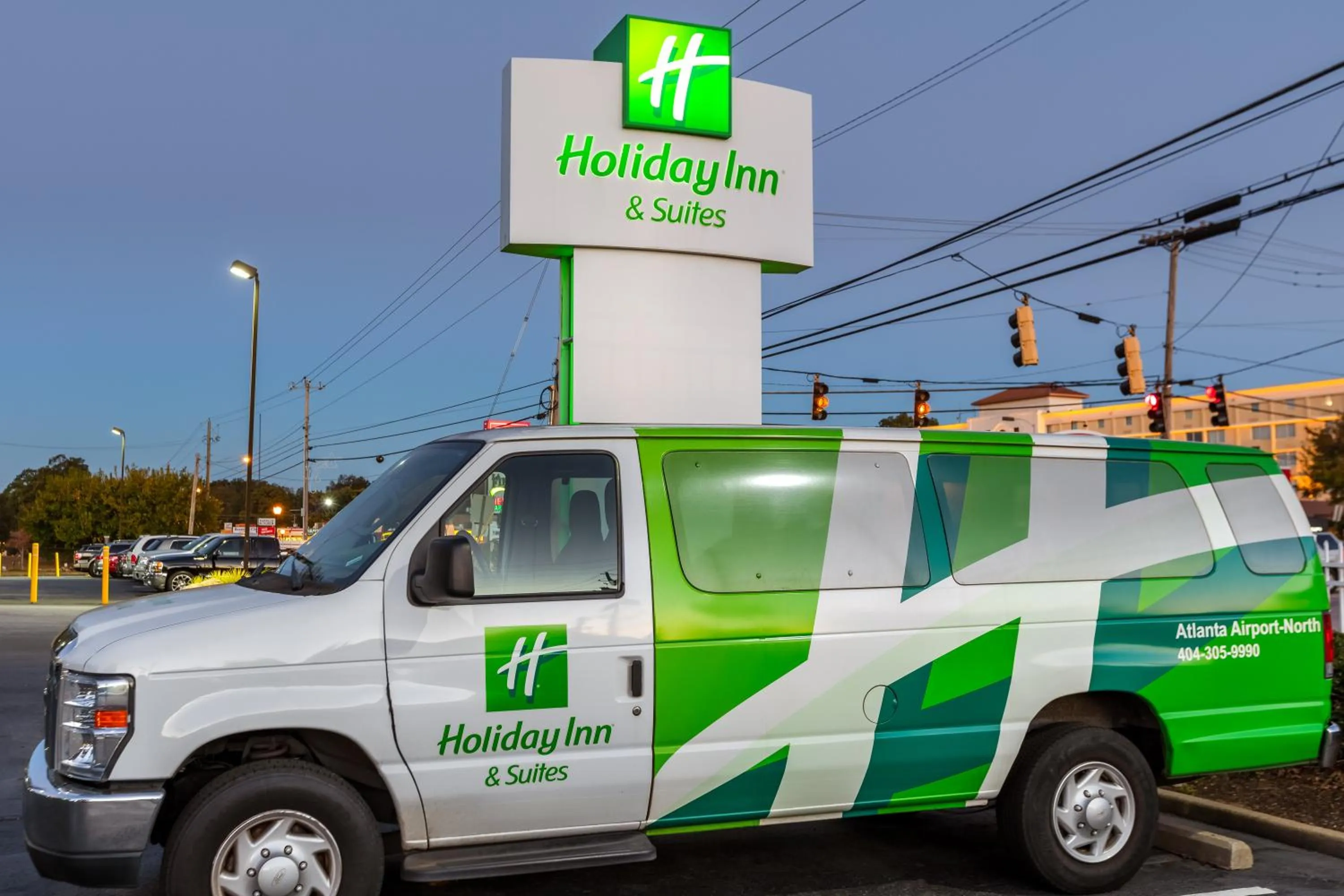 Property building in Holiday Inn & Suites Atlanta Airport North by IHG