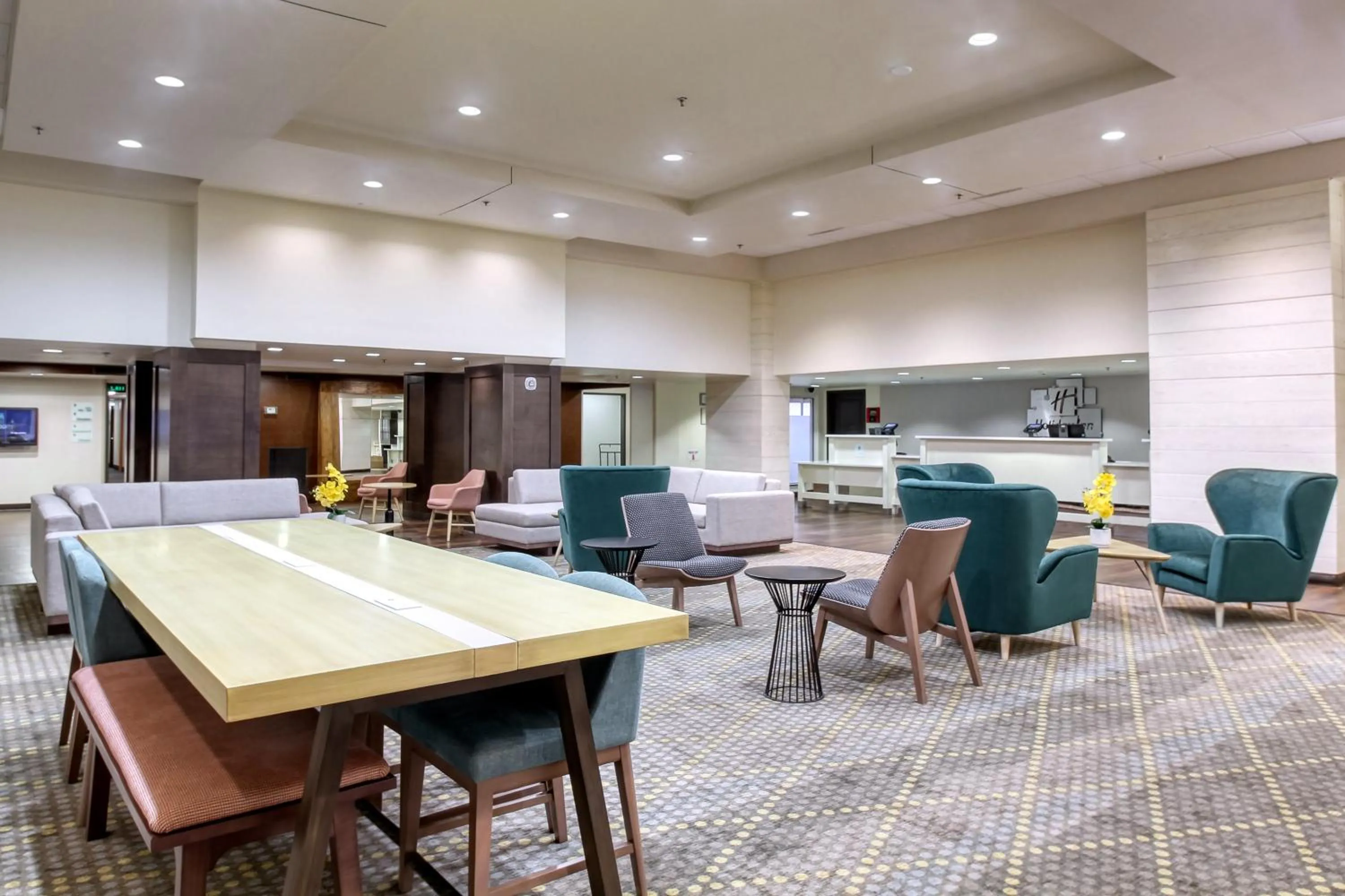 Property building in Holiday Inn & Suites Atlanta Airport North by IHG