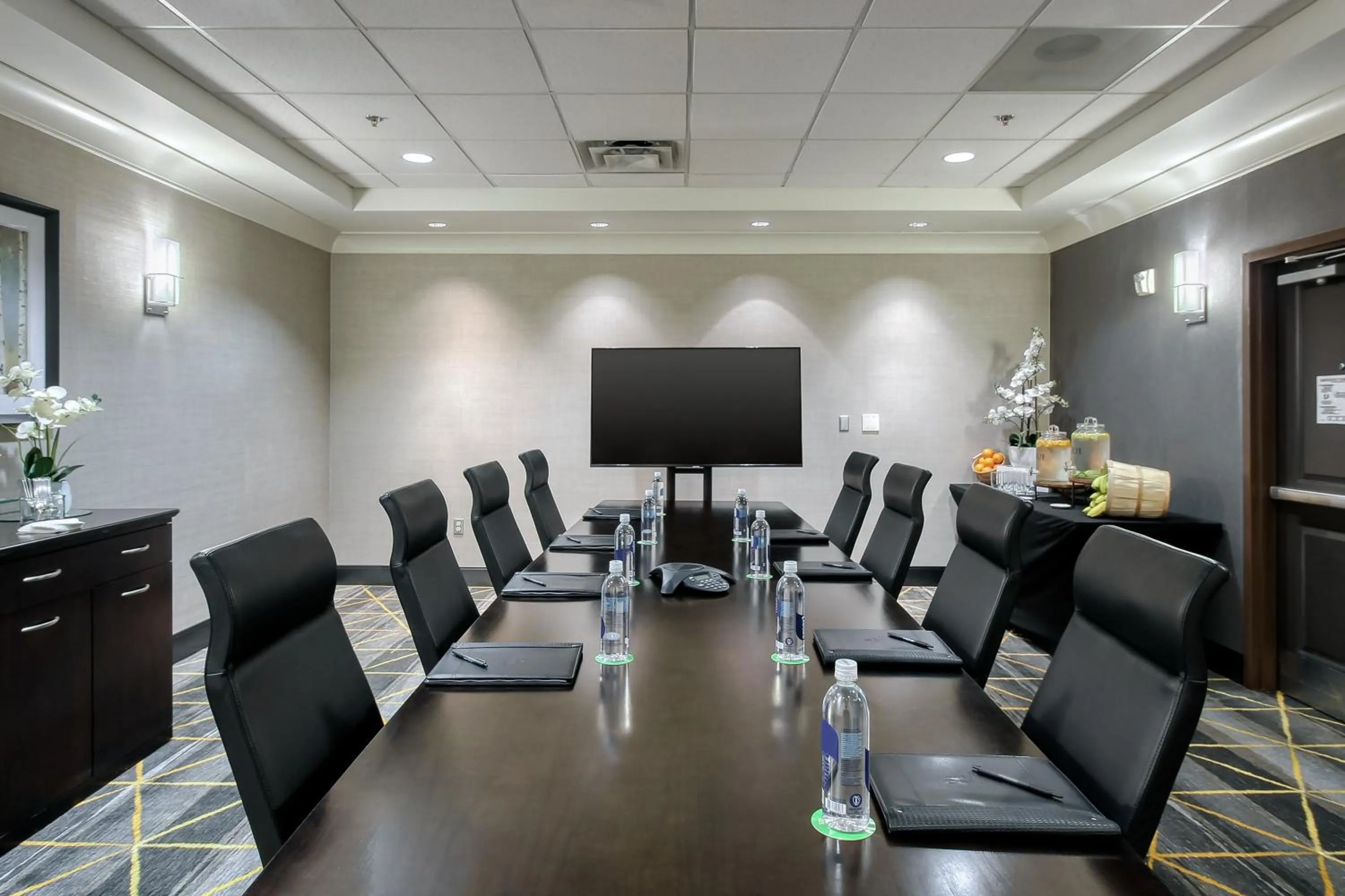 Meeting/conference room in Holiday Inn & Suites Atlanta Airport North by IHG