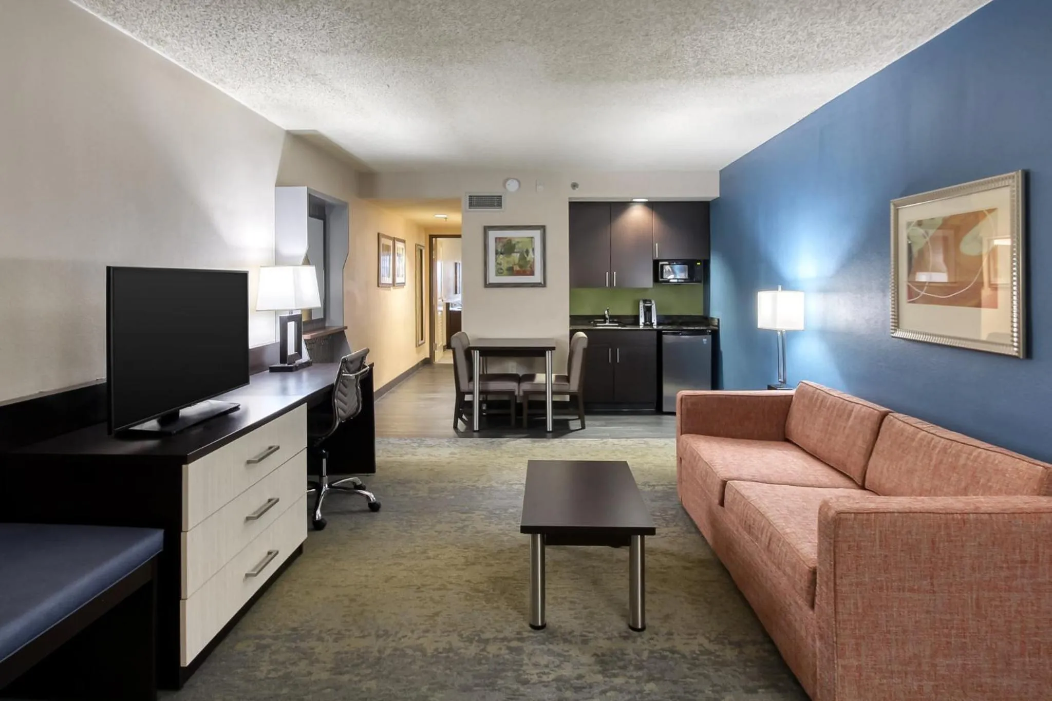 Photo of the whole room in Holiday Inn & Suites Atlanta Airport North by IHG