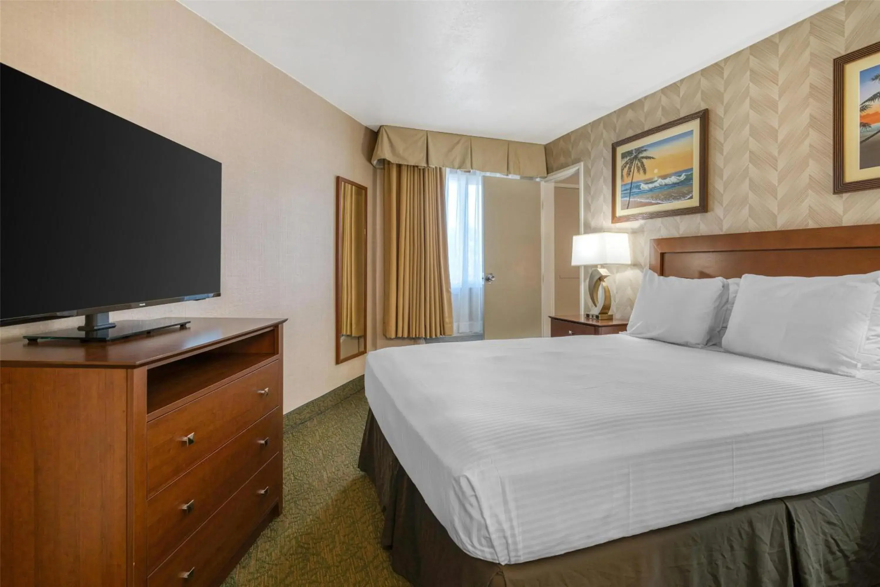 Queen Room - Non-Smoking in Best Western Seven Seas Queen Room - Non-Smoking in Best Western Seven Seas