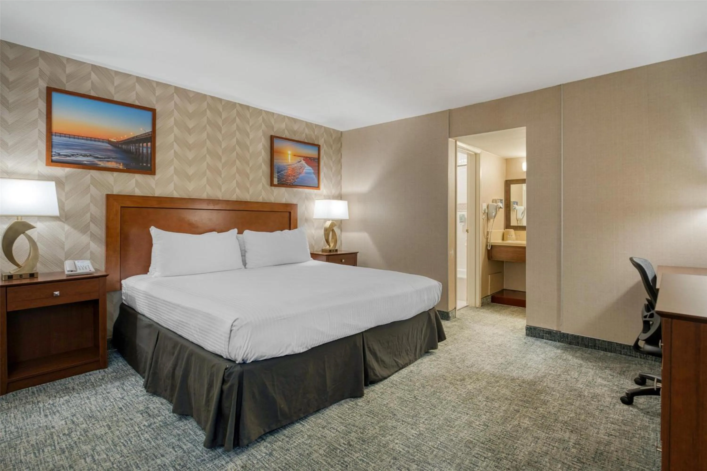 Bedroom, Bed in Best Western Seven Seas