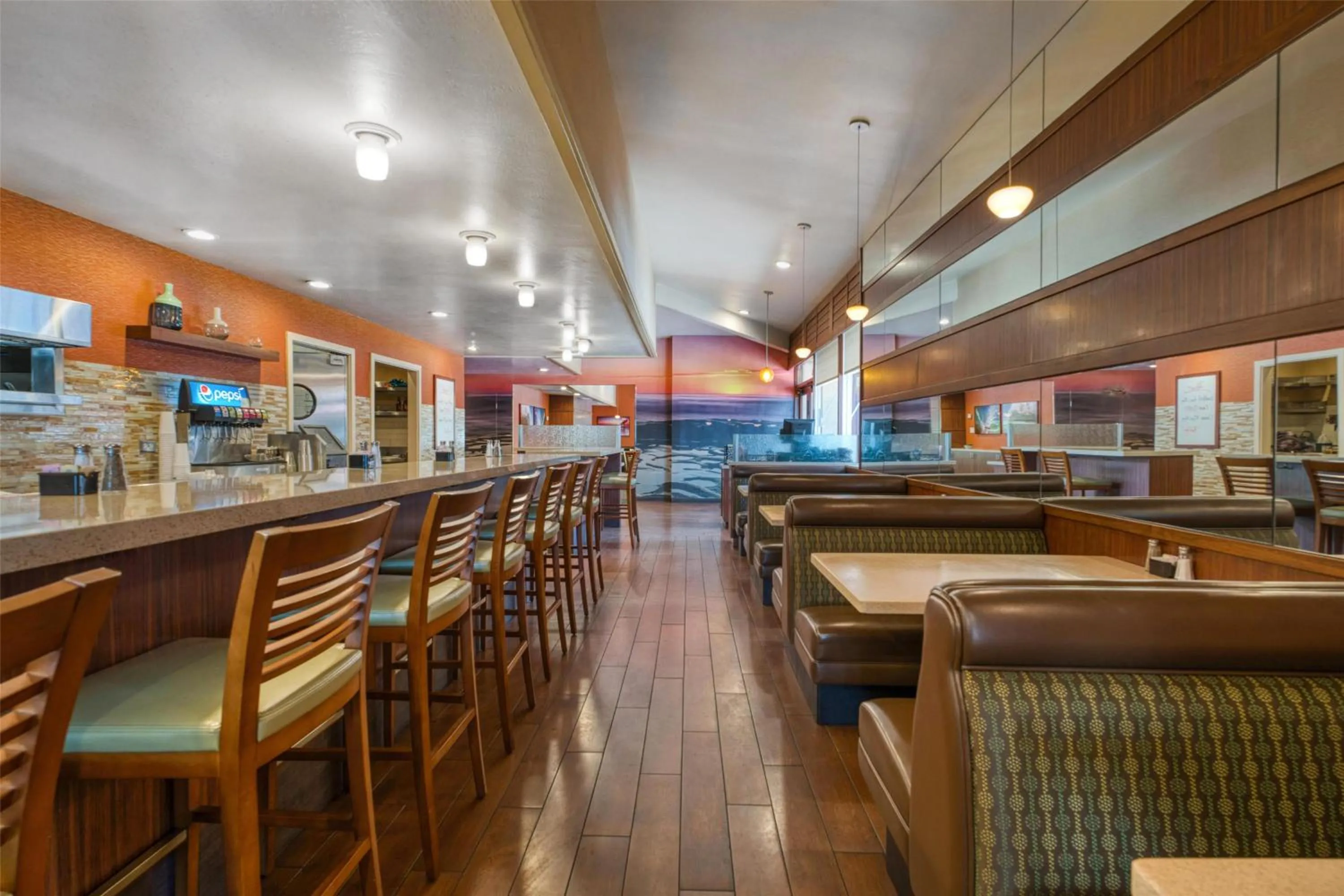 Restaurant/places to eat in Best Western Seven Seas