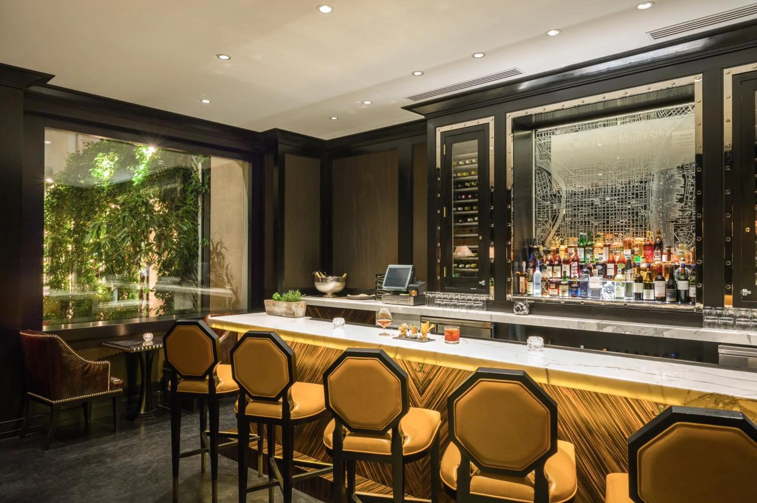 Lounge or bar in The Rittenhouse Hotel