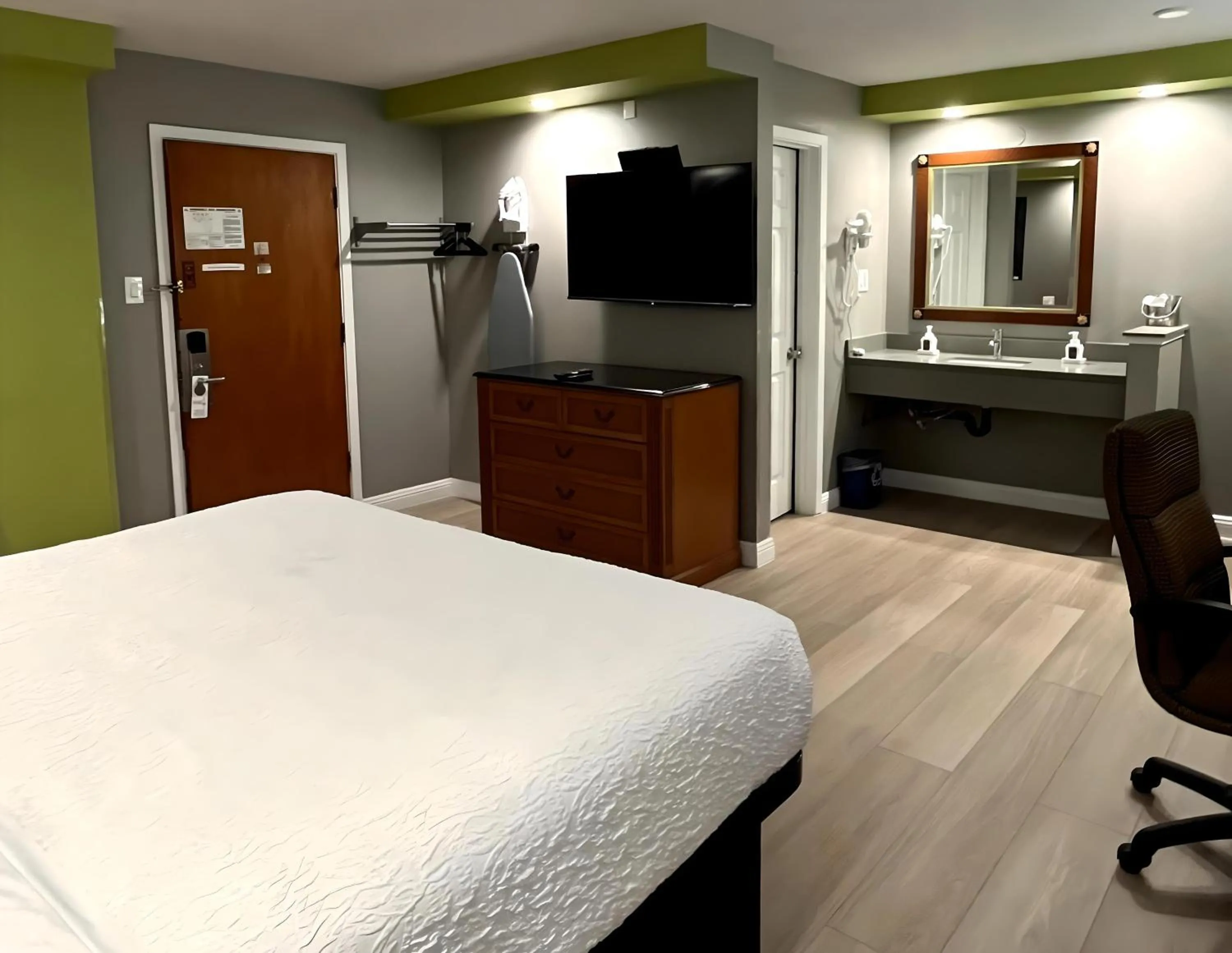 Bed in The SeaScape Inn