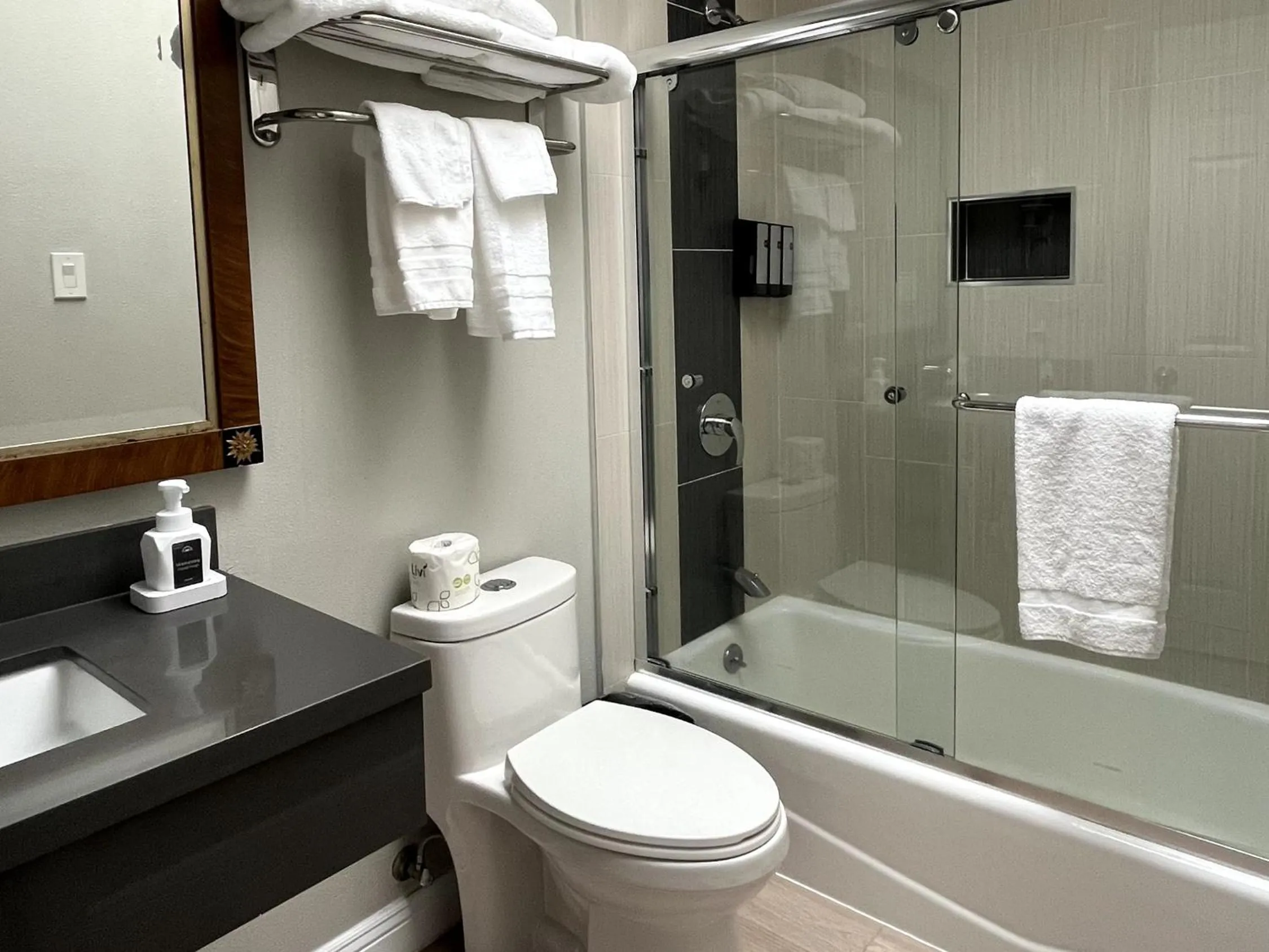 Shower in The SeaScape Inn