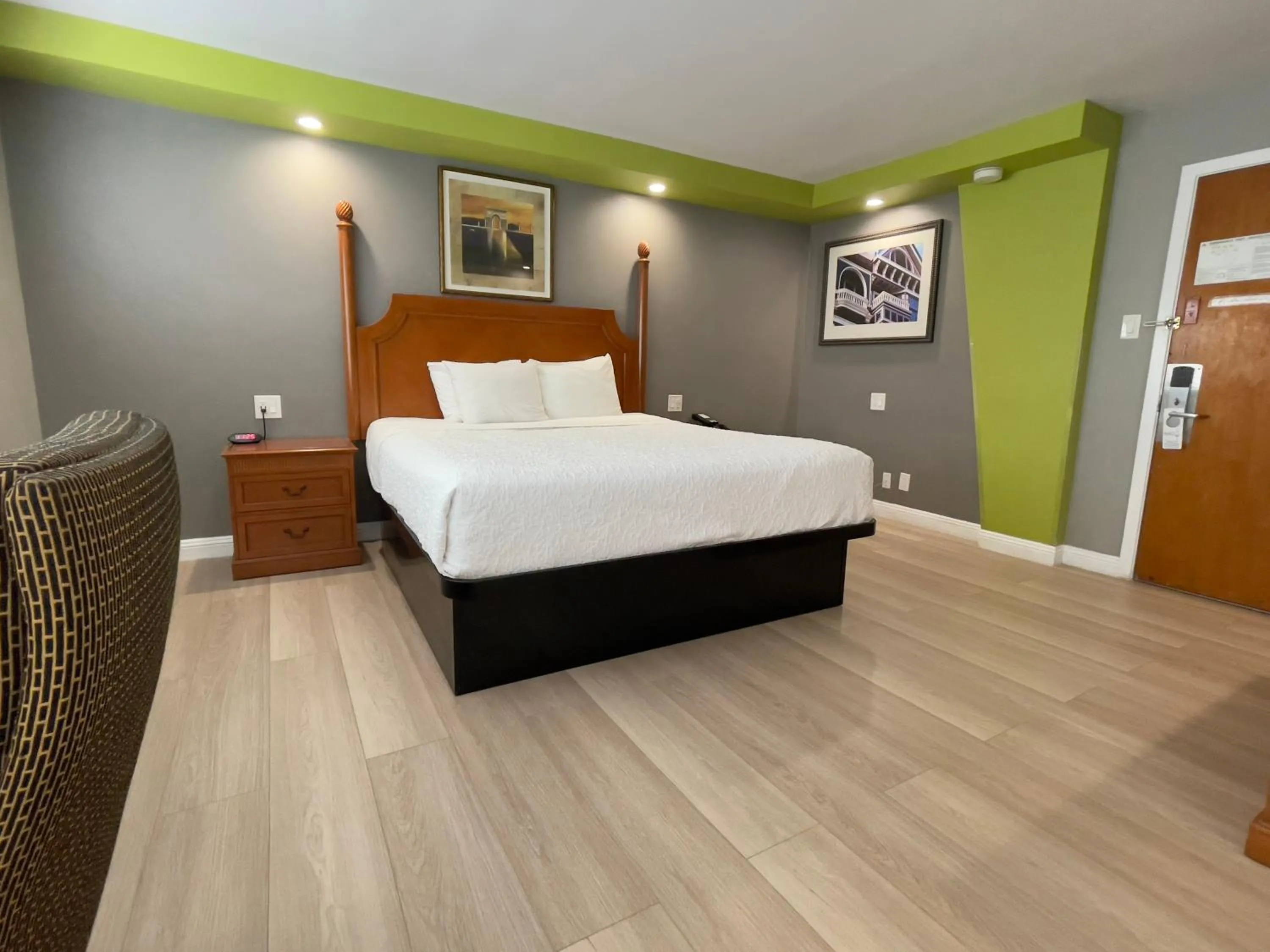 TV and multimedia, Bed in The SeaScape Inn