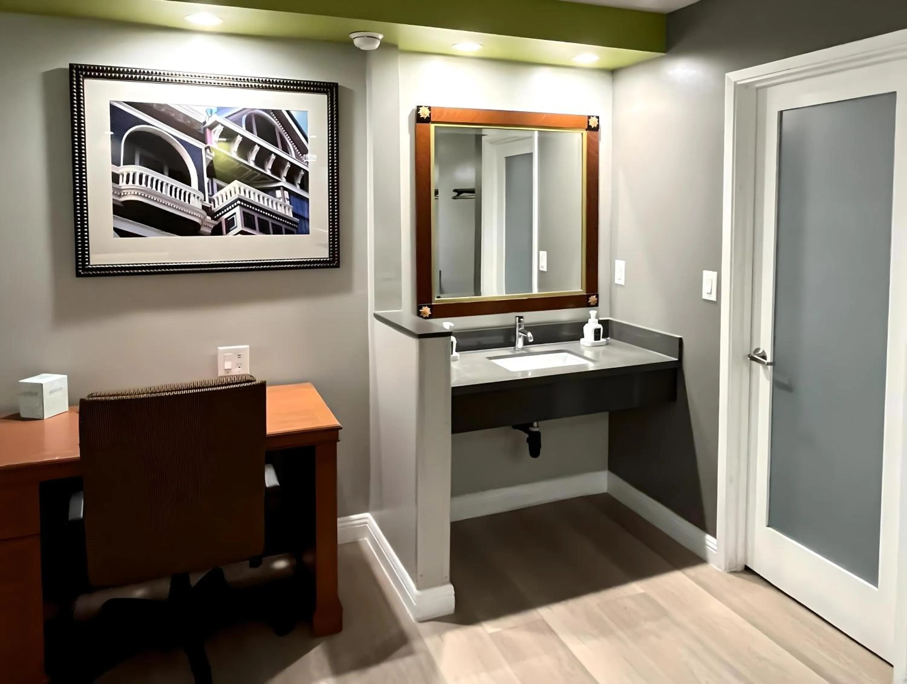 furniture in The SeaScape Inn